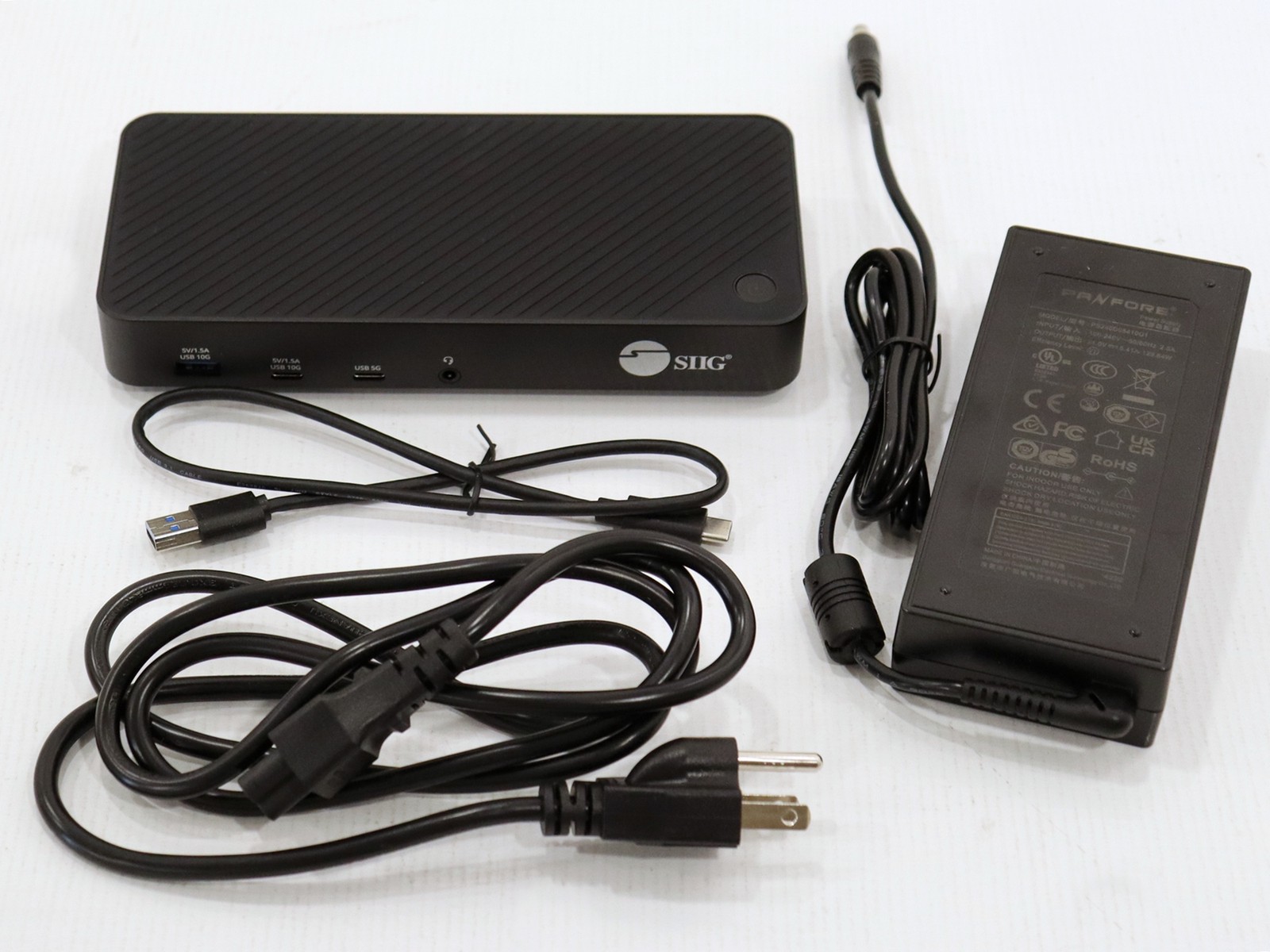 SIIG Triple Hybrid 4K Video PD Charging Docking Station JU-DK0P11-S1 + Adapter