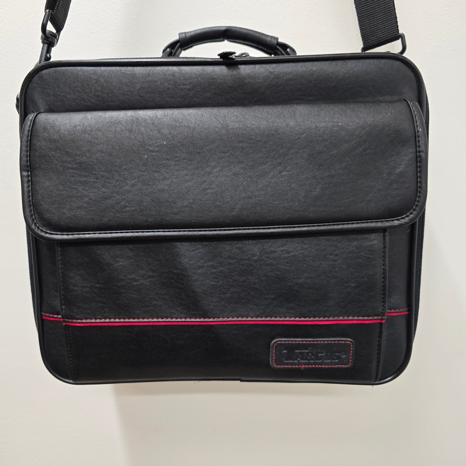 Targus Black Faux Leather Laptop Messenger Bag Briefcase with Red Accent Stripe