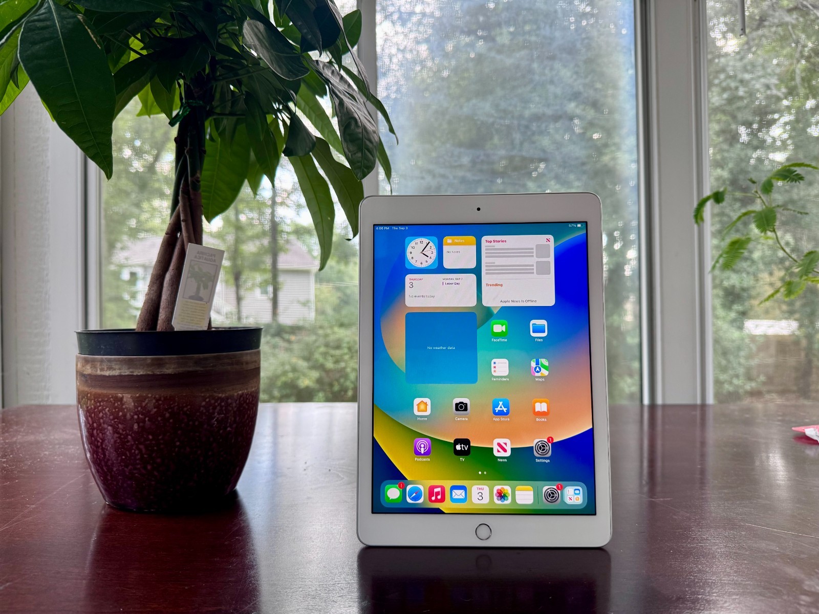 Apple iPad 5th gen 32gb Storage WiFi Only Silver Tablet - Excellent Condition