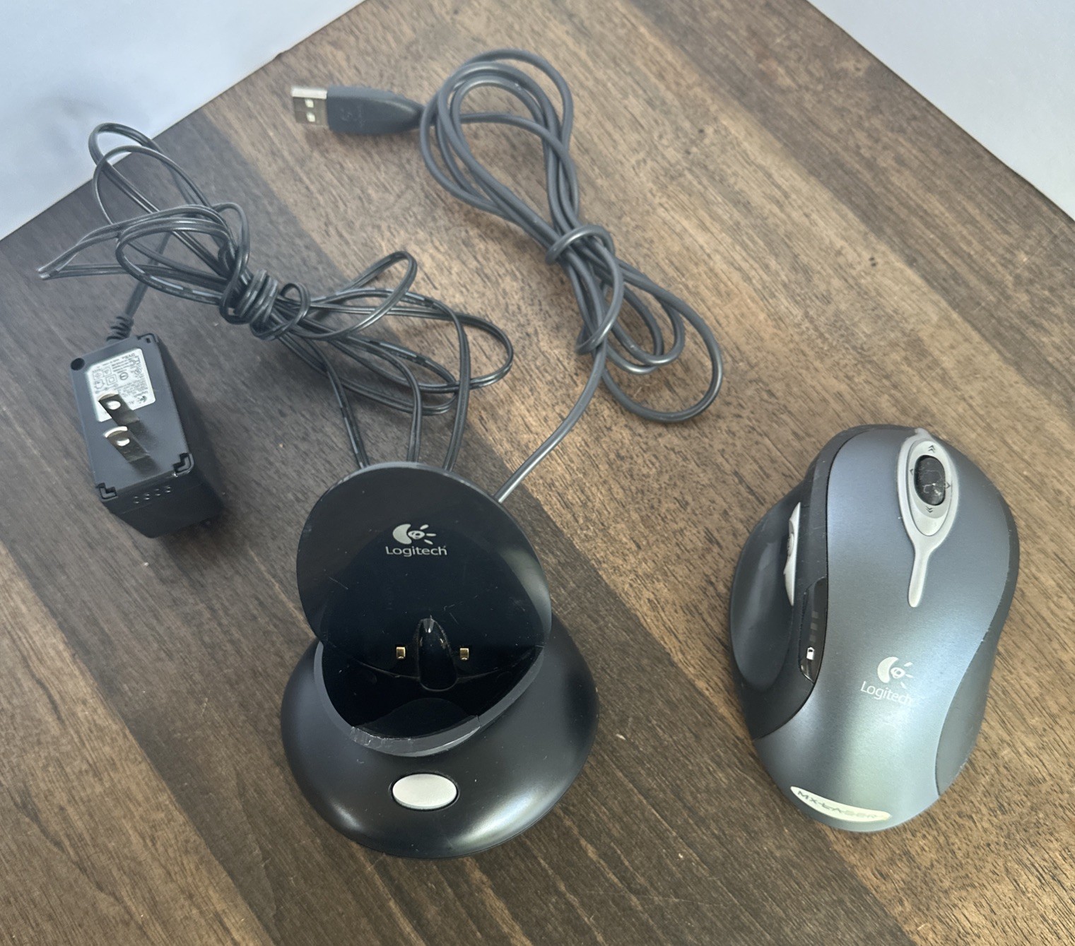 Logitech MX1000 Laser M-RAG97 Black/Gray Wireless Mouse & Receiver Charger Dock