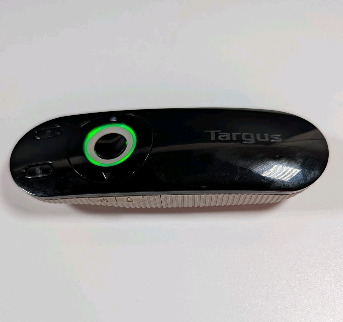 Targus AMP09US Wireless Multimedia Presenter Remote Laser Pointer USB Dongle Mac