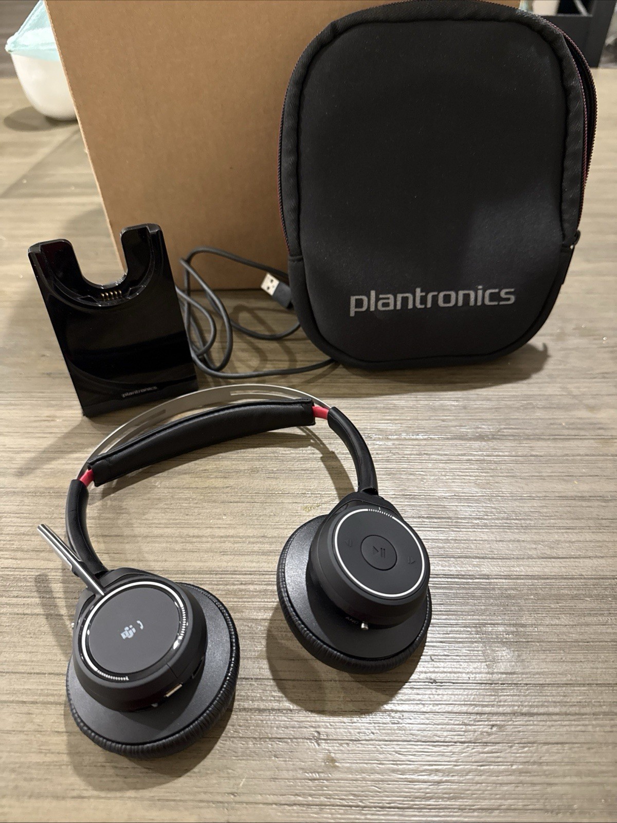 Poly Plantronics Voyager Focus UC B825-M WW Bluetooth Headset - Black