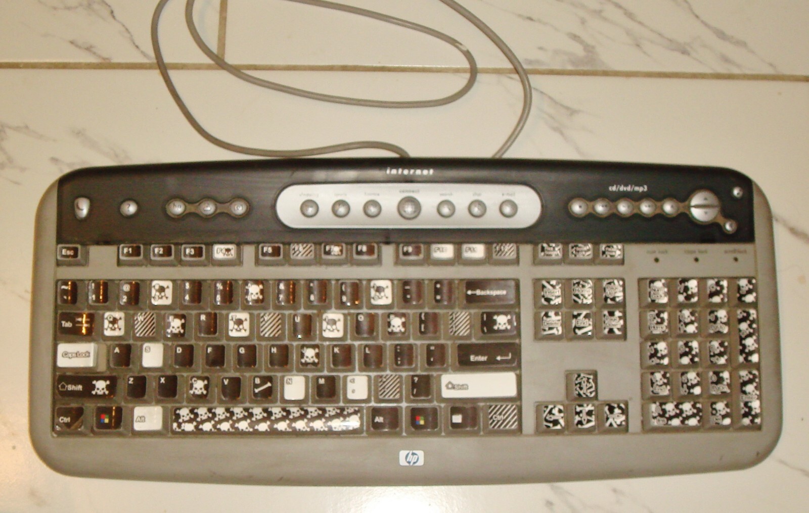 Vintage Microsoft Internet Gaming  Keyboard SK-2560