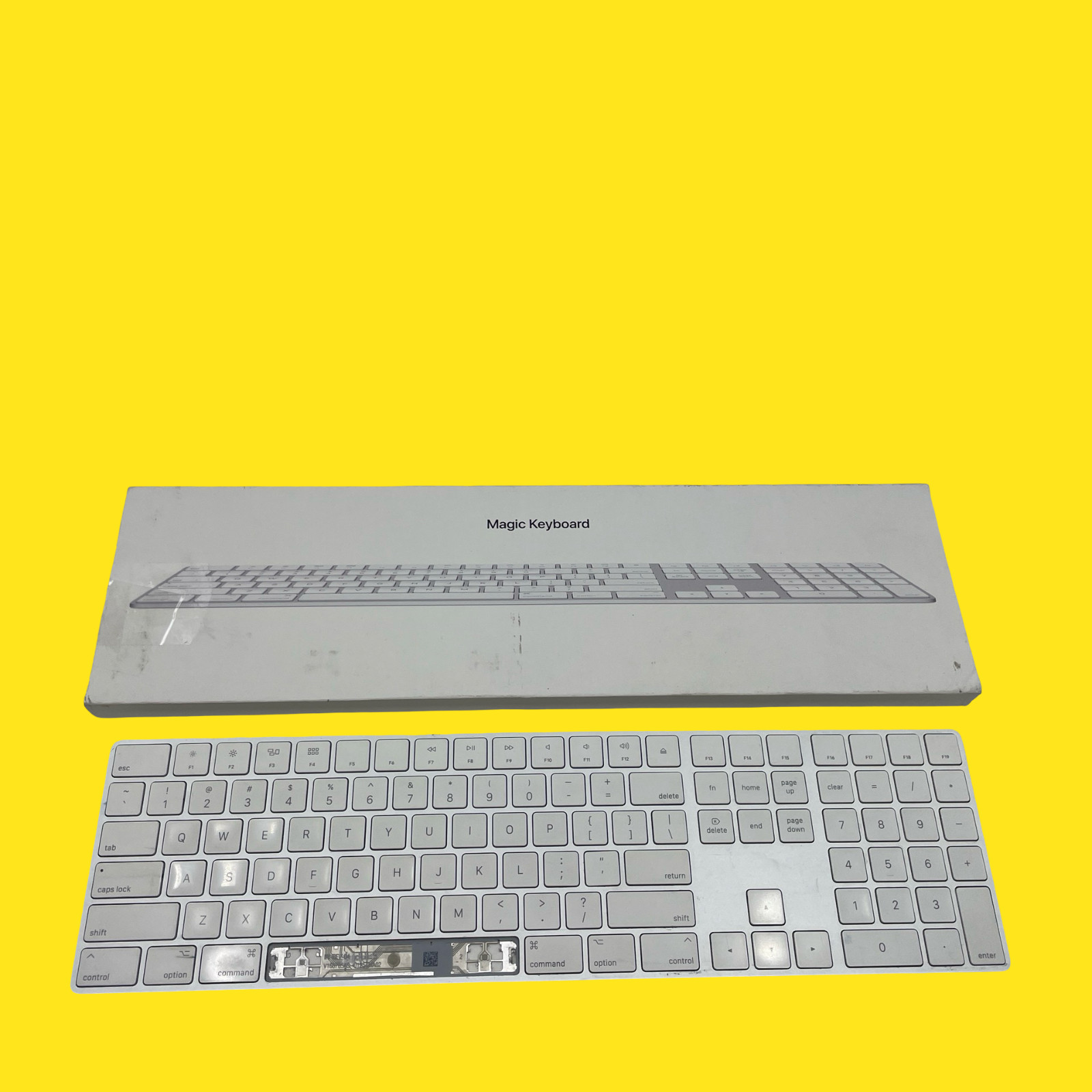 ISSUE Apple A1843 Wireless Magic Keyboard with Numeric Keypad White #5183 z41/11