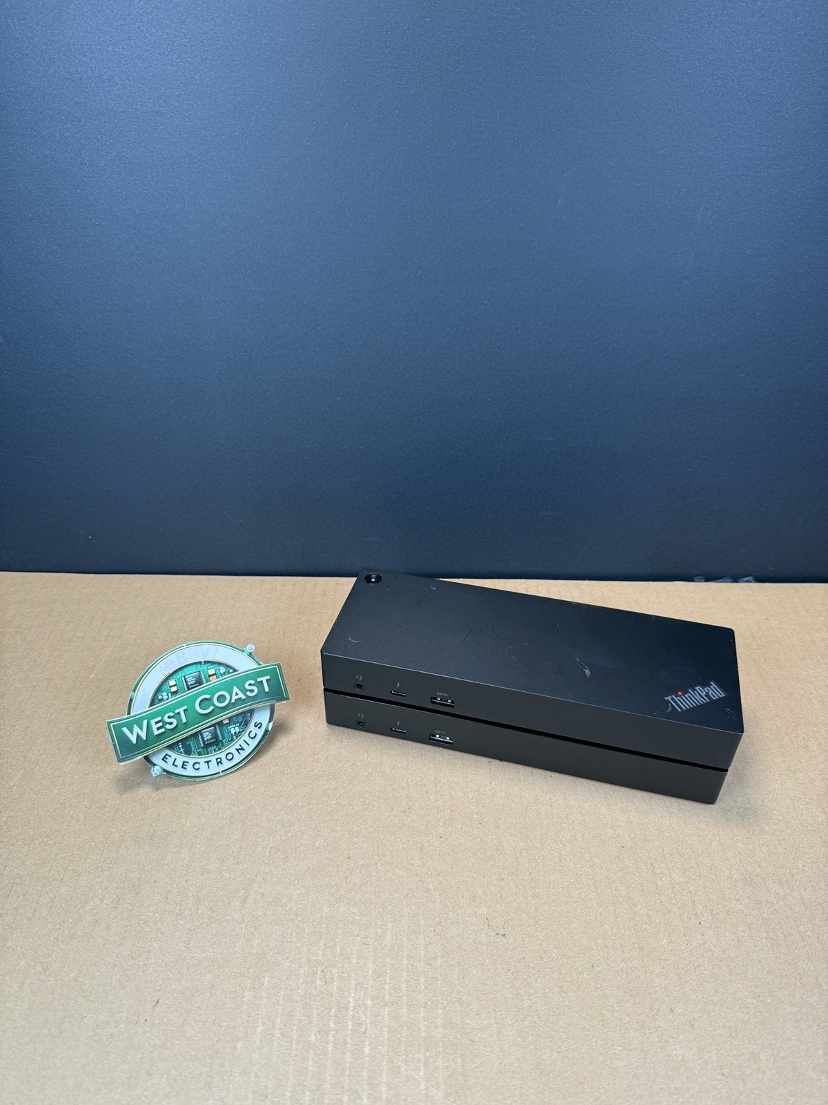 Lot (2) Lenovo ThinkPad Thunderbolt 3 Dock (DBB9003L1) Type:40AC Docks Only