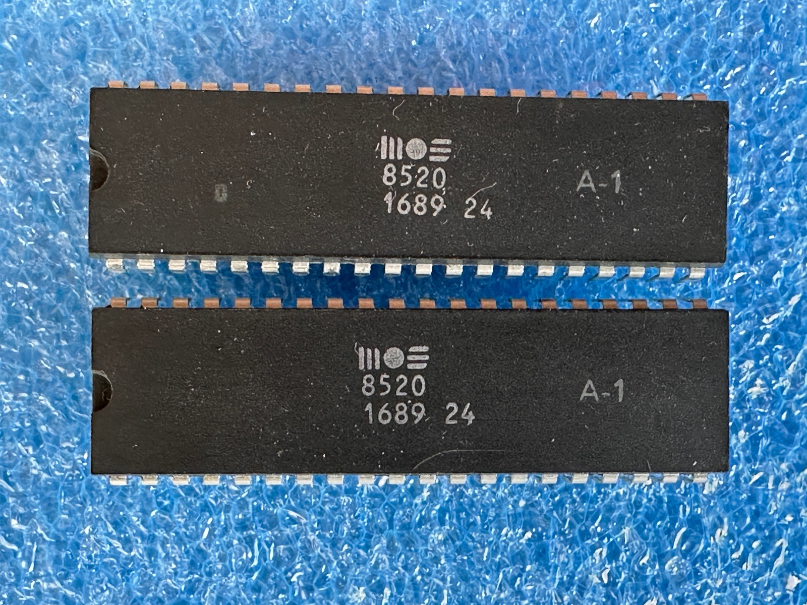 8520 MOS/CSG ODD EVEN (x2) from an Amiga 500 rev.6A... #16 89