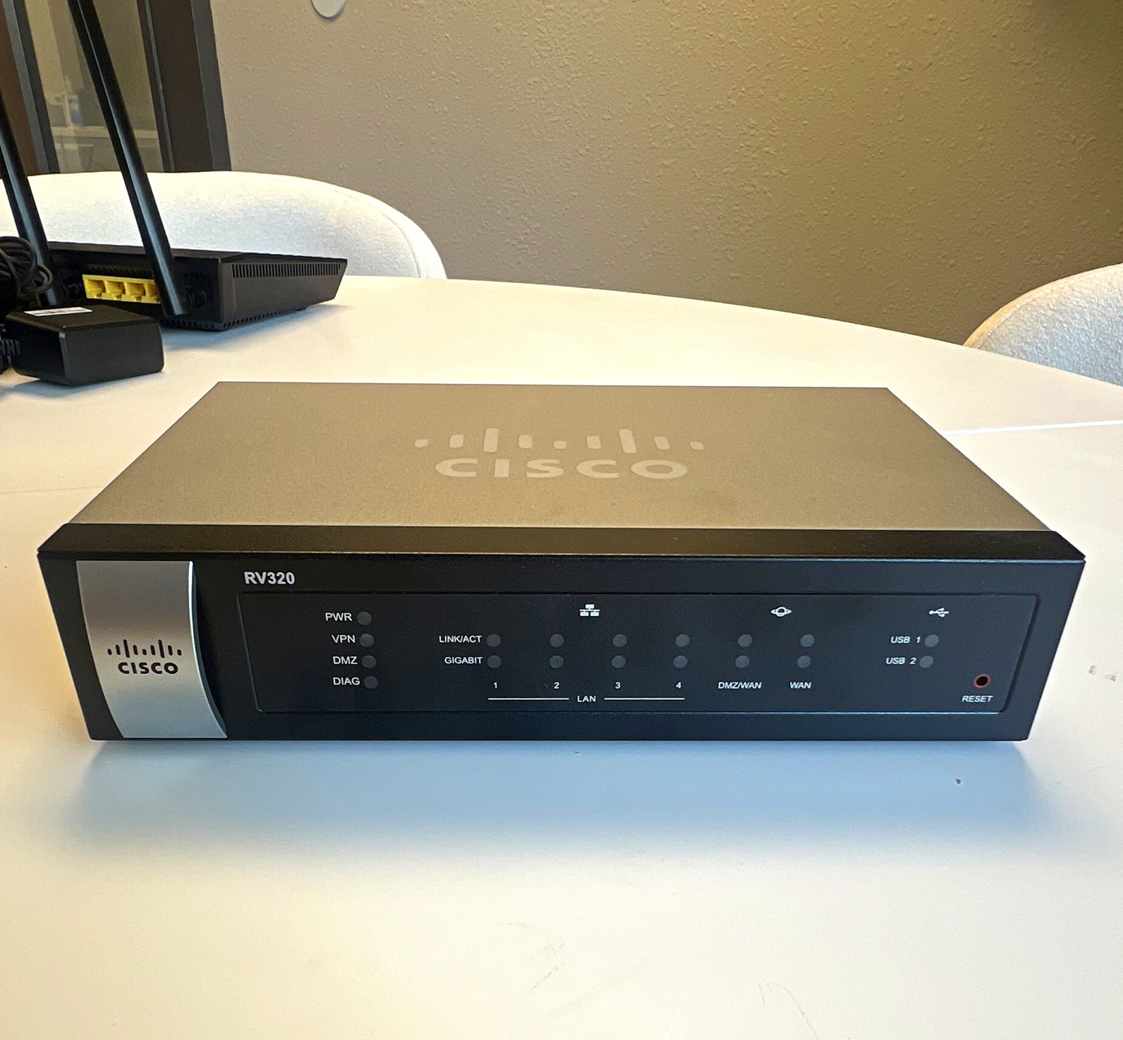 Cisco RV320 Gigabit Dual WAN VPN Router, 4-Port 1000Mbps Wired Ethernet USB