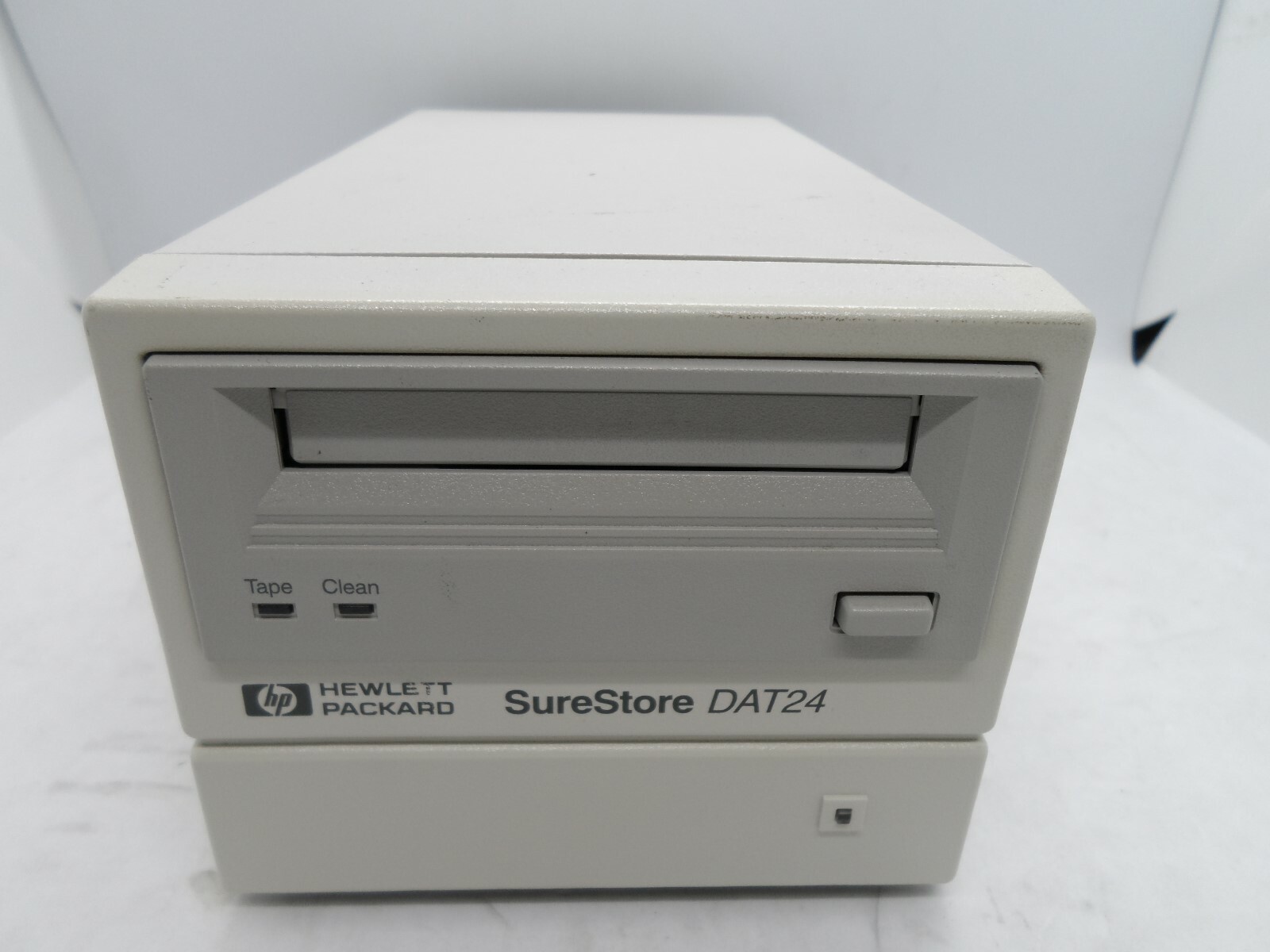 HP C1556C SURESTORE DAT24 EXTERNAL SCSI TAPE DRIVE C1556-60003 DDS3 342503-001