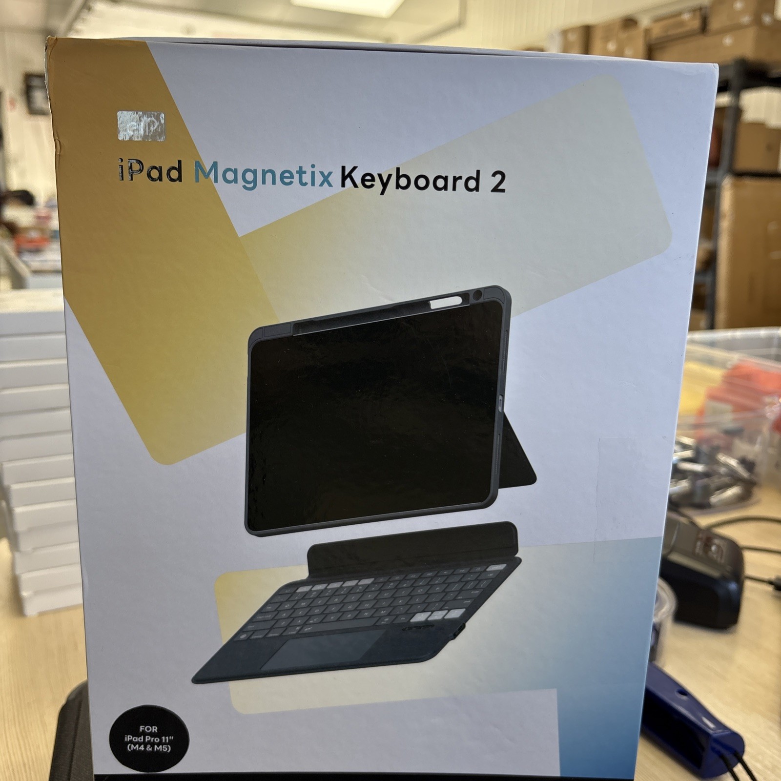 eiP Magnetix Keyboard Case for iPad Pro 11” M5/M4 Detachable Backlit Trackpad