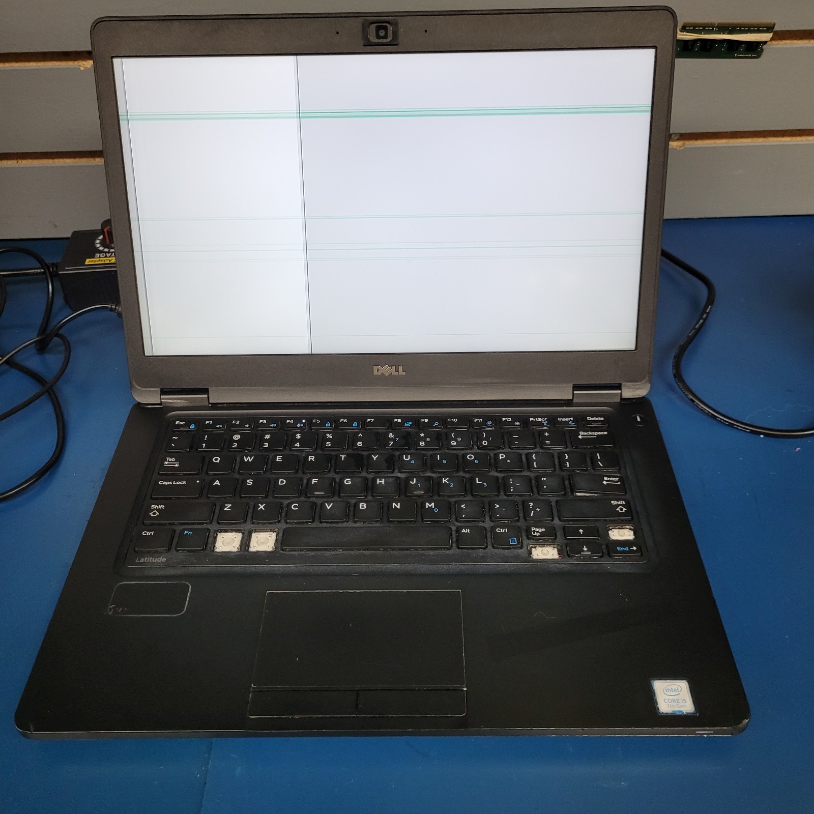 Dell Latitude 5480  - Lines in Screen - Missing Keys - Broken LCD - FOR PARTS