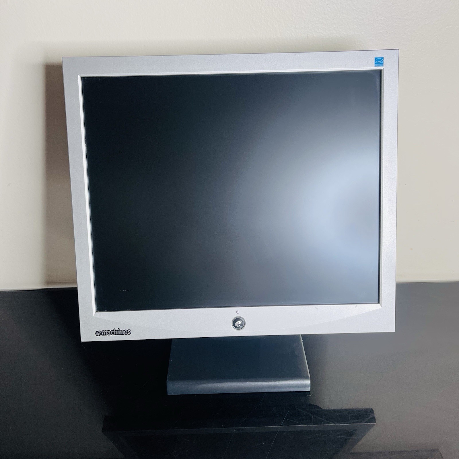 eMachines Monitor 17” 700G E17T4 Gray Tested Powers On No Cord