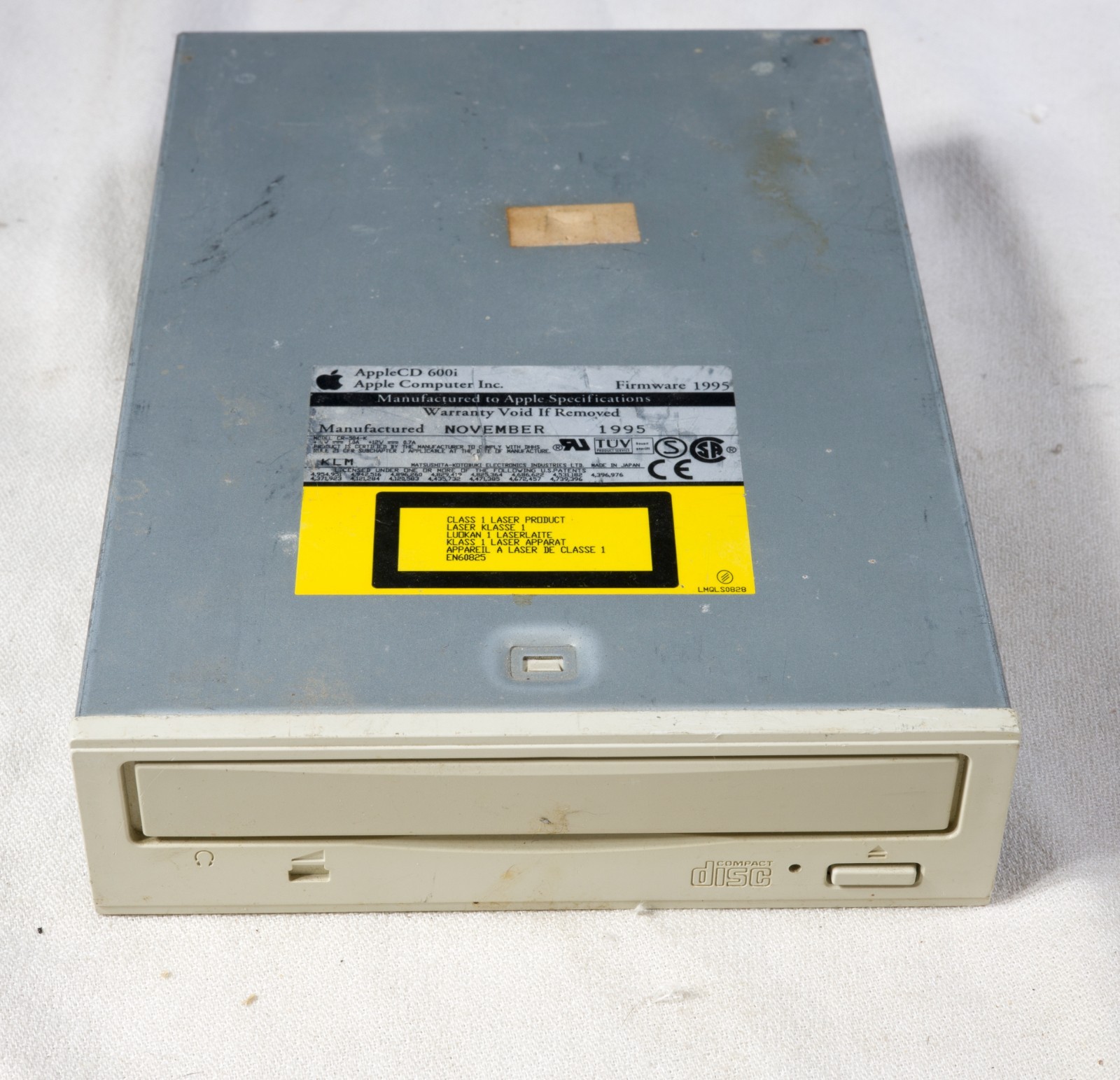 Vintage Apple AppleCD 600i SCSI CD-ROM drive CR-504-C 4NNG