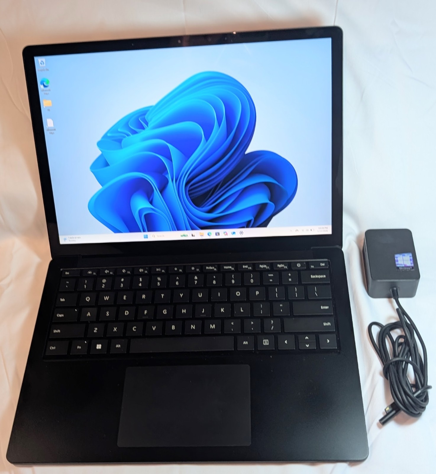 VERY NICE Microsoft Surface LAPTOP 4 i5 256GB 8GB RAM 13.5 INCH WINDOWS 11 PRO