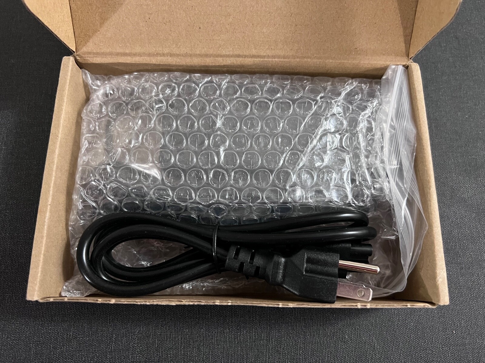 New Denaq DQ-384020-7450 19-Volt AC Adapter for HP Laptops