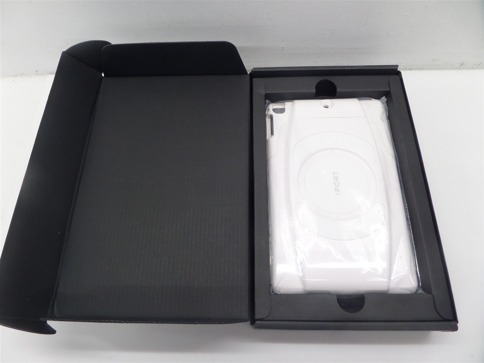 iPort Launch AM.2 LaunchPort Sleeve For Apple iPad Mini 4 5th Gen 70305 - White