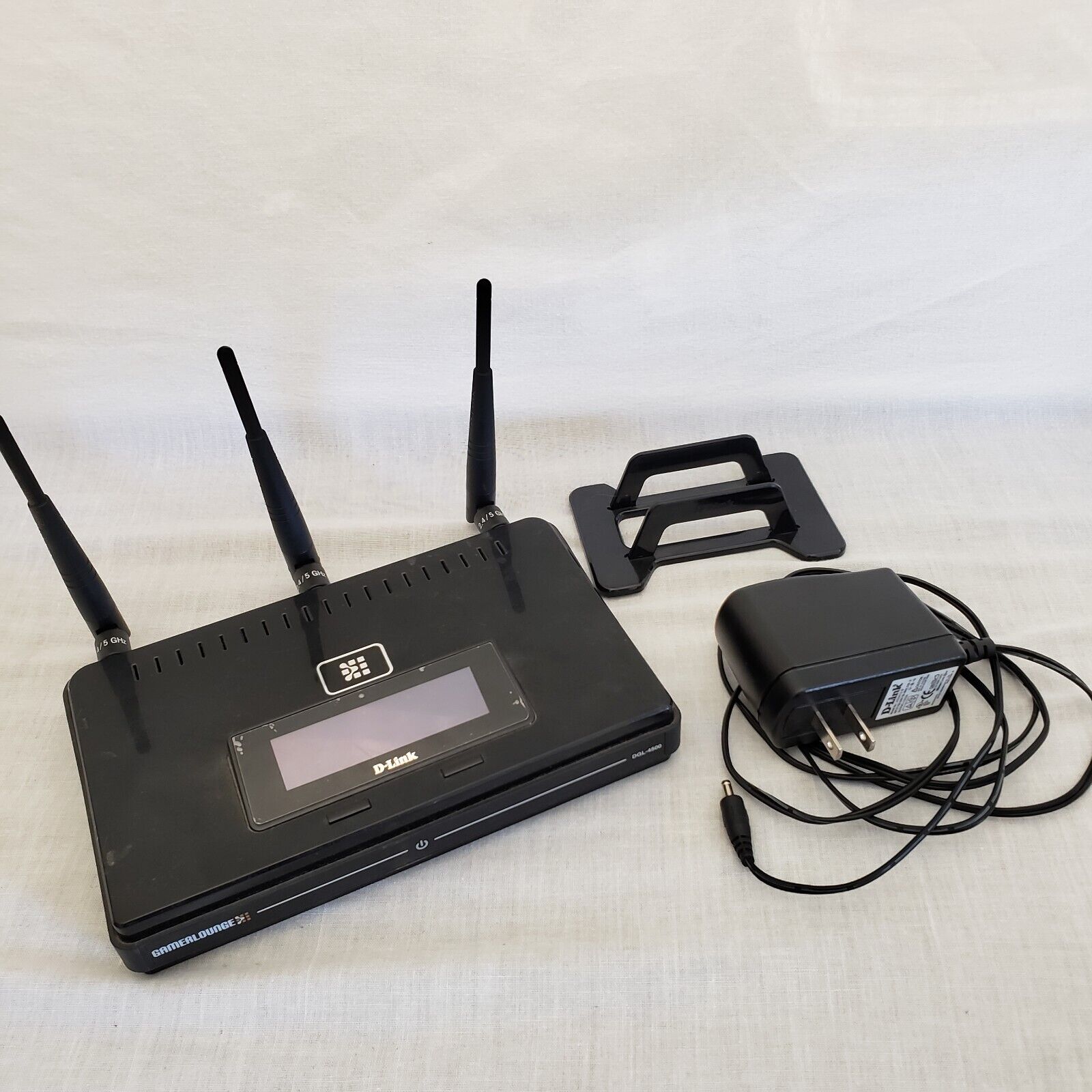 D-Link DGL-4500 (54 Mbps 4-Port 10/100 Wireless N Router)