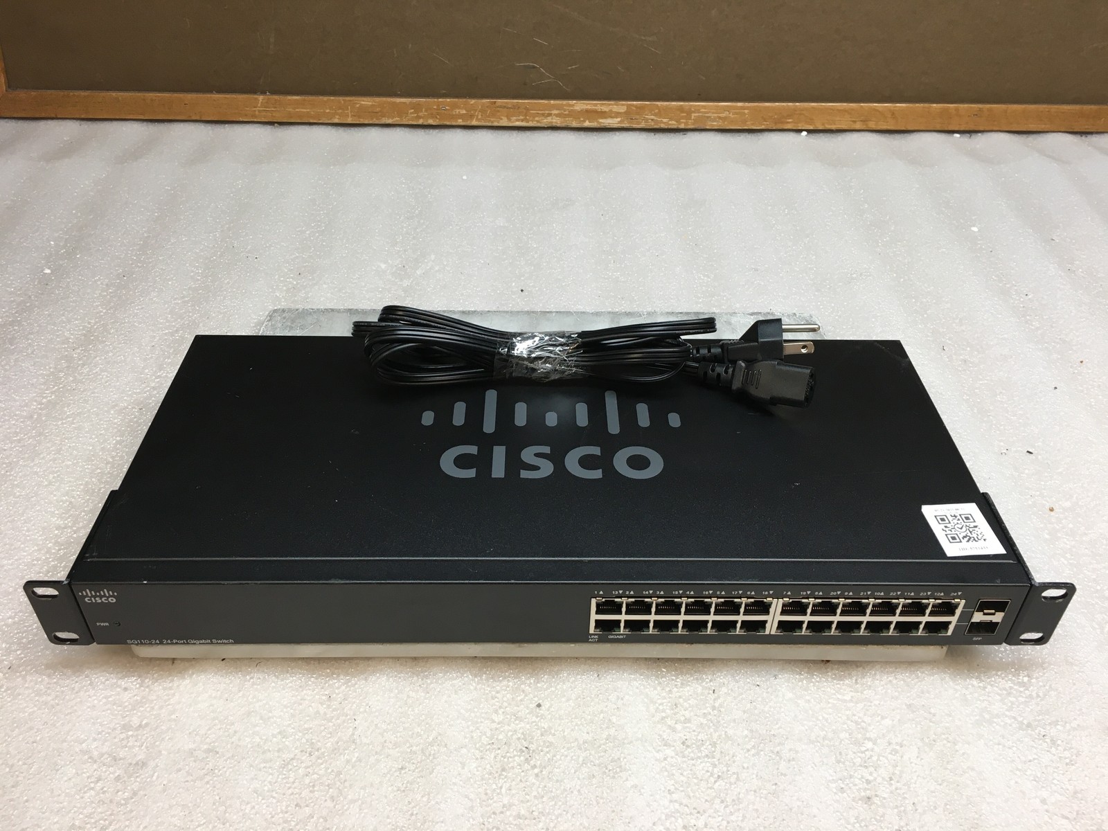 Cisco SG 100-24 24 port Gigabit Ethernet Switch Power Adaptor Included