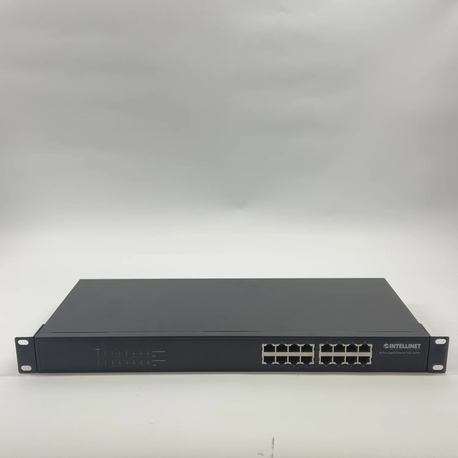 Intellinet 16-Port Gigabit PoE Switch 560993