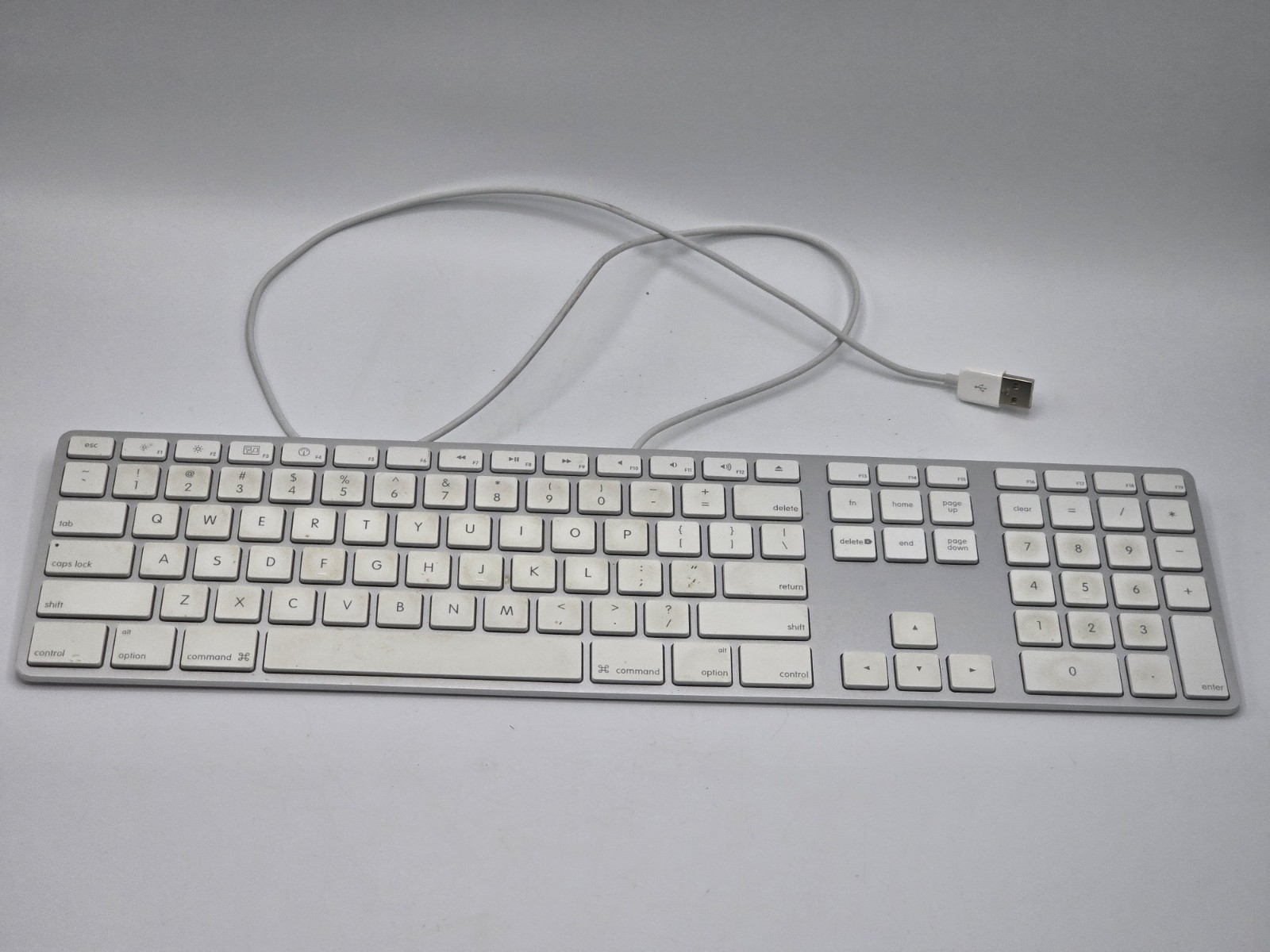 APPLE A1243 USB WIRED ALUMINUM KEYBOARD FOR IMAC - SILVER