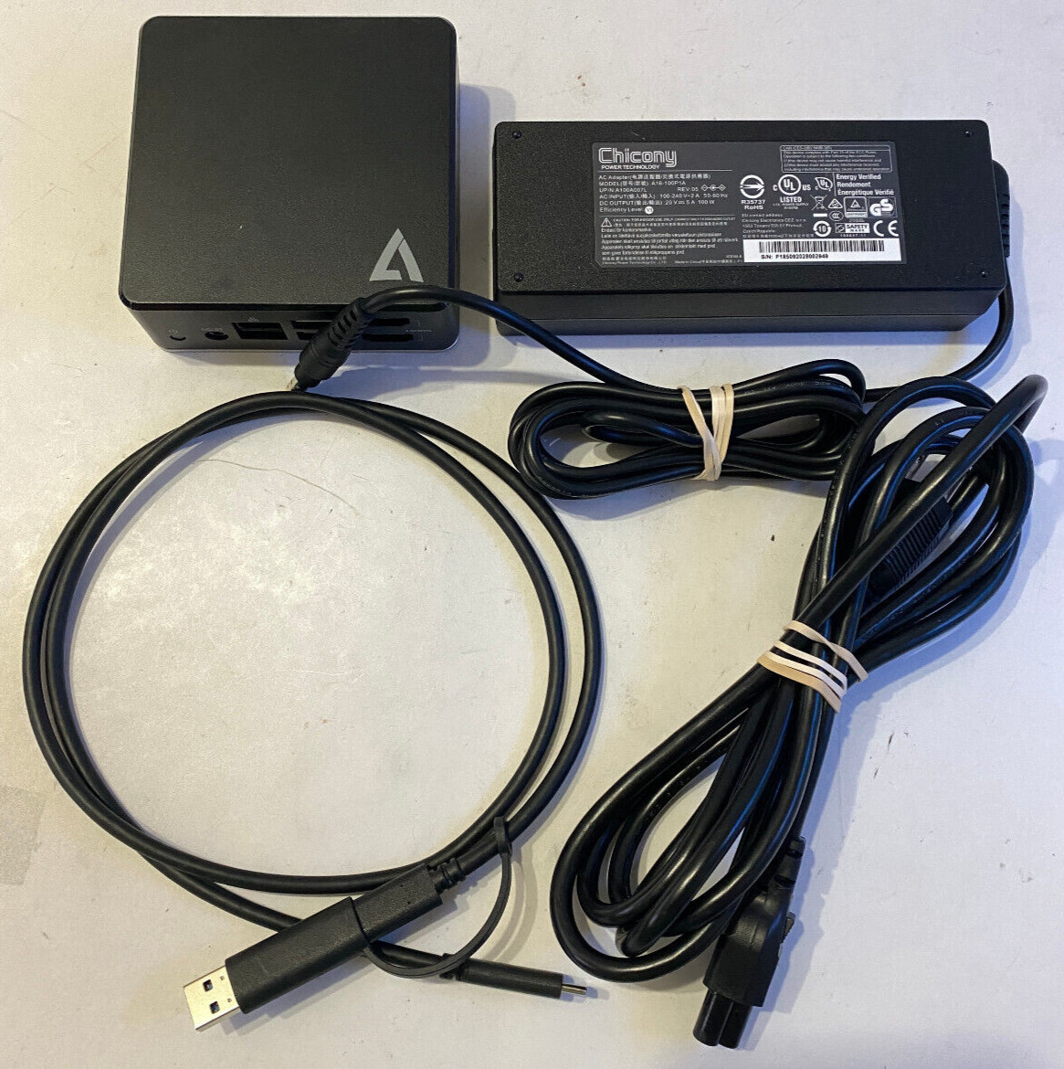V7 Universal USB-C Docking Station w/ Dual HDMI UCDDS1080P