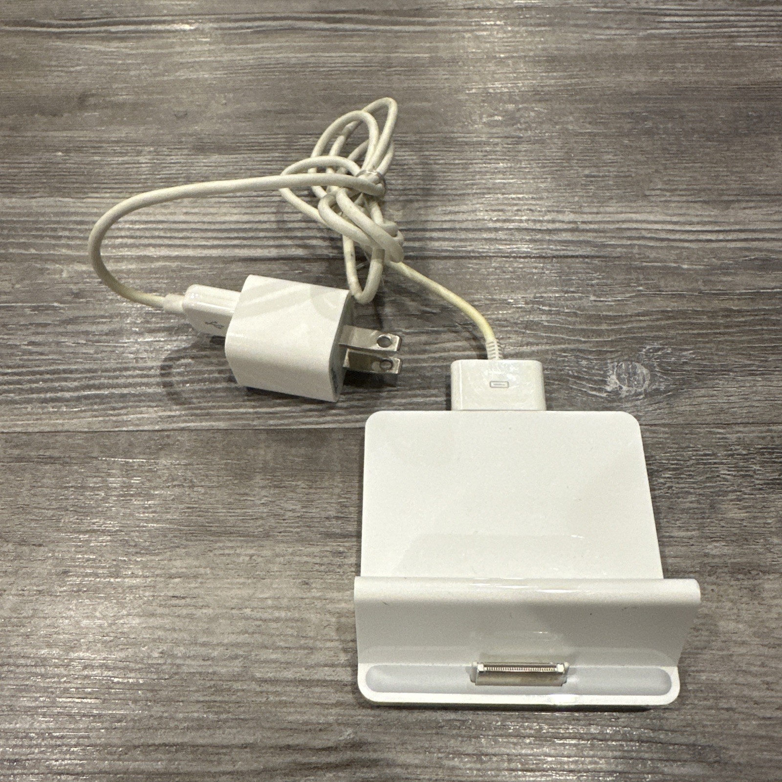 Apple iPad Base Dock  A1352 (White) 30 PIN With A1265 Charging Block & Cable