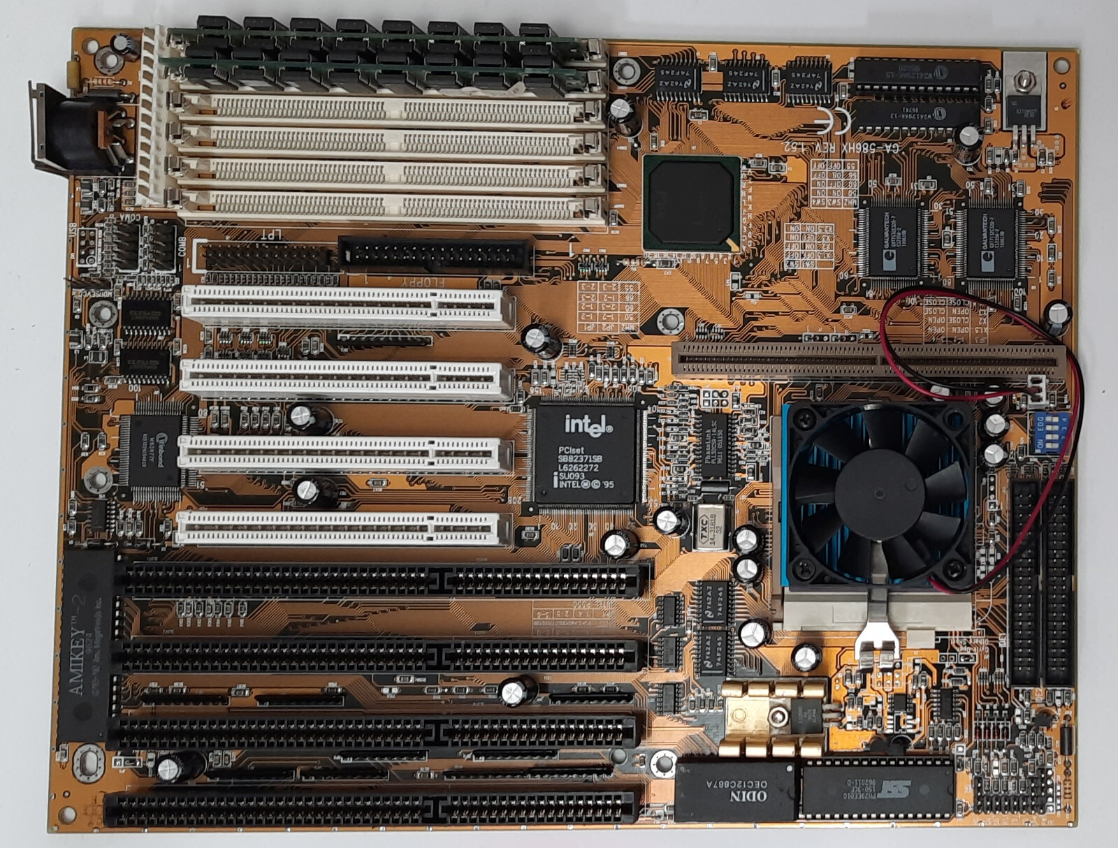 Gigabyte GA-586HX 1.52 Socket 7 ISA Retro Motherboard + AMD K6 166MHz + 64MB RAM