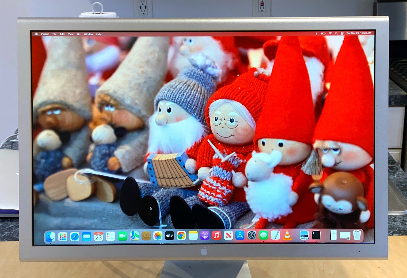 Apple Cinema HD Display 23", A1082 *No Power Brick & Short-Log-Short Error Code*