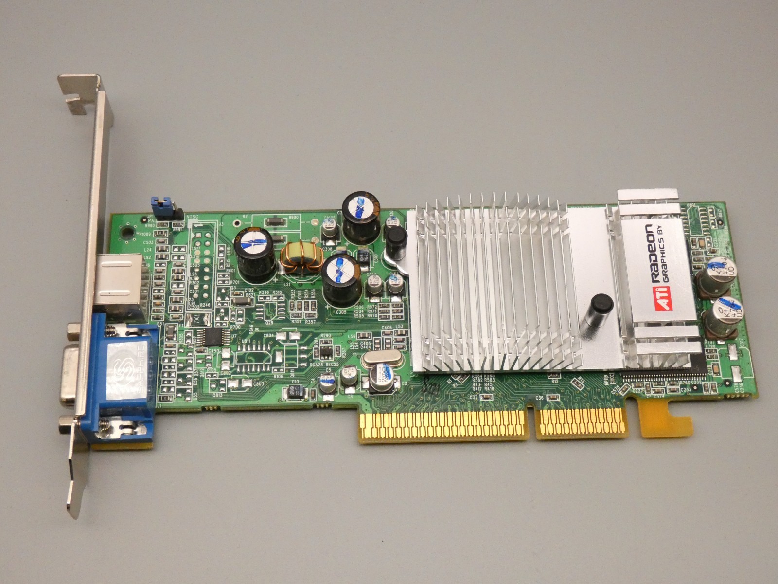 SAPPHIRE RADEON 9550SE 128MB 64bit VGA PC Graphics Card - AGP Slot