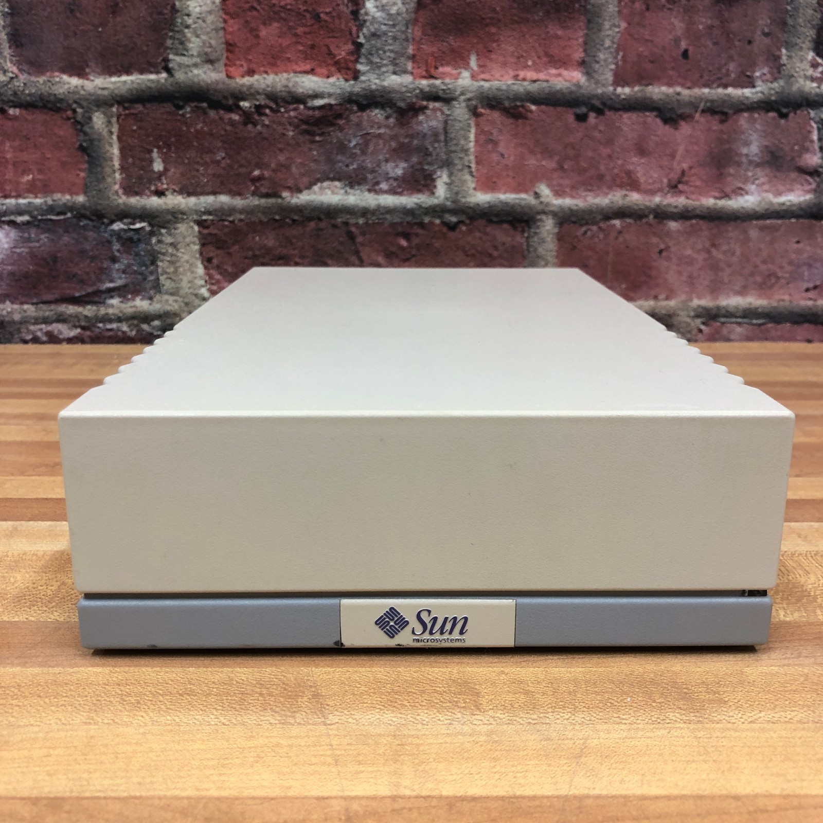 Vintage Sun Microsystems 611 External UltraSCSI Hard Drive Enclosure w/HDD