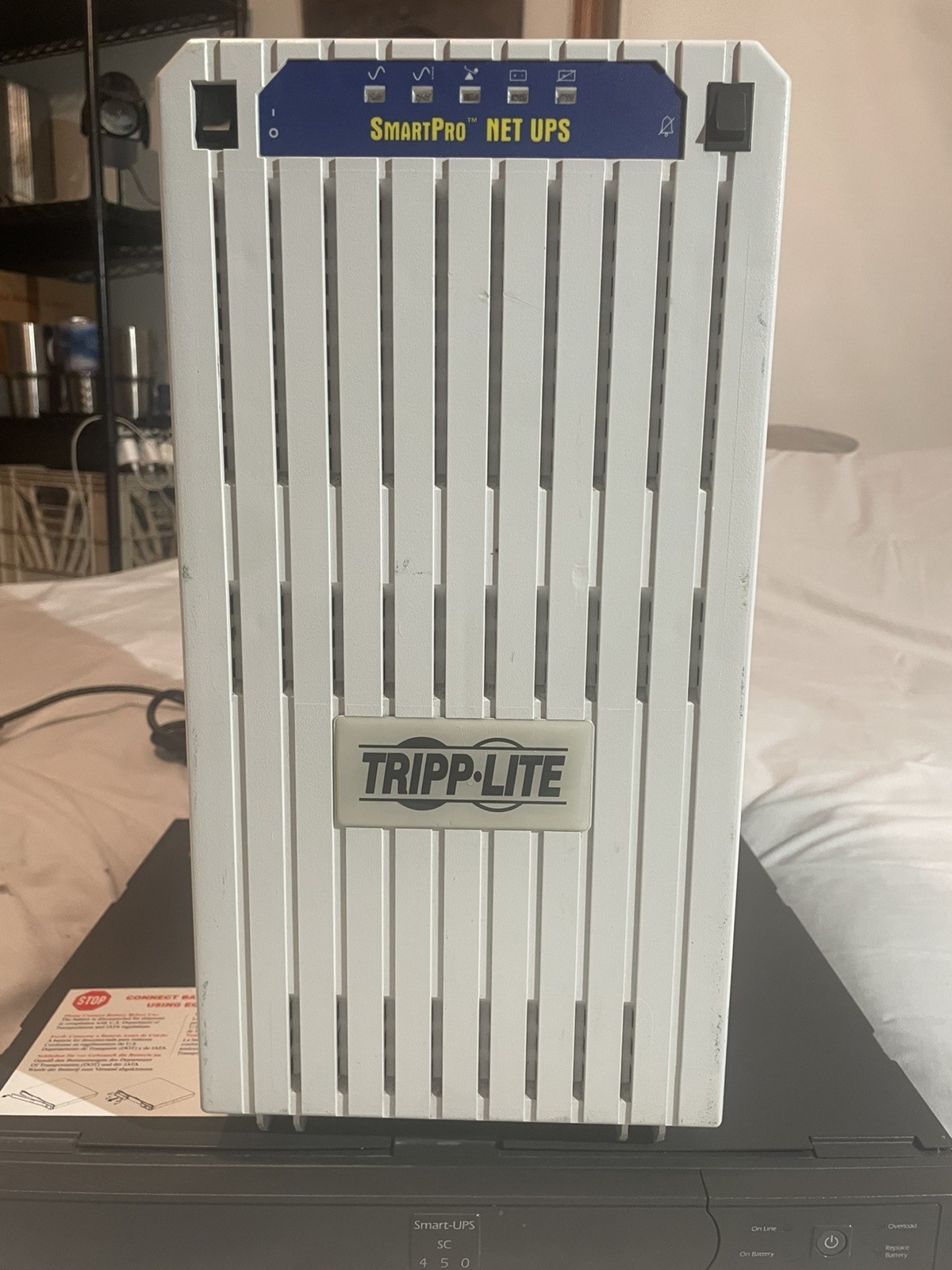 Tripp Lite Smart 2200 (120v). No Batteries. Tested Working