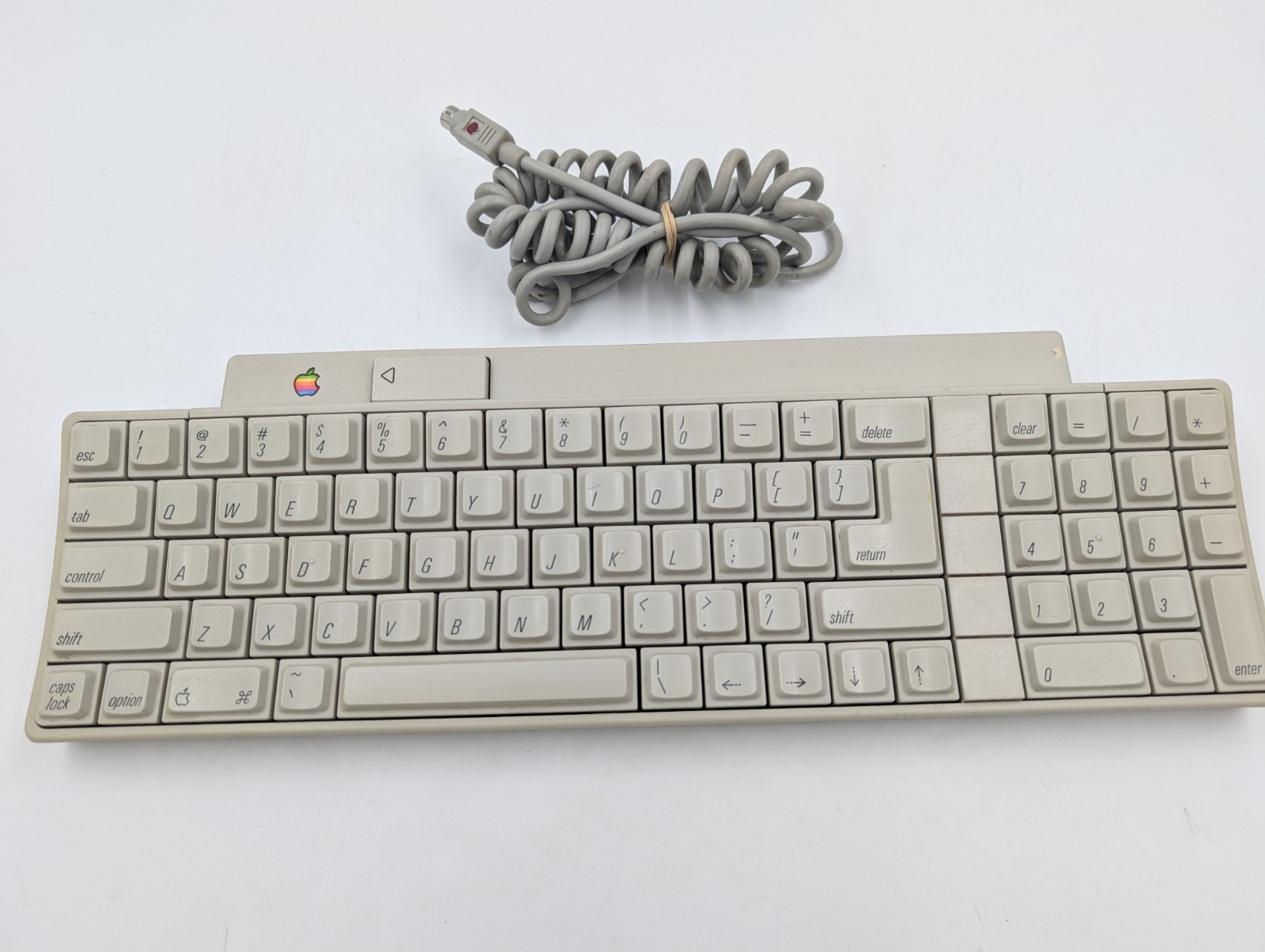 Apple Desktop Bus Keyboard IIGS for Macintosh A9M0330 (260198)