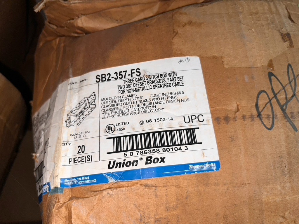 T&B 3 GANG SWITCH BOX W/ TWO 3/8" OFFSET BRACKETS Part # SB2-357-FS QTY 20