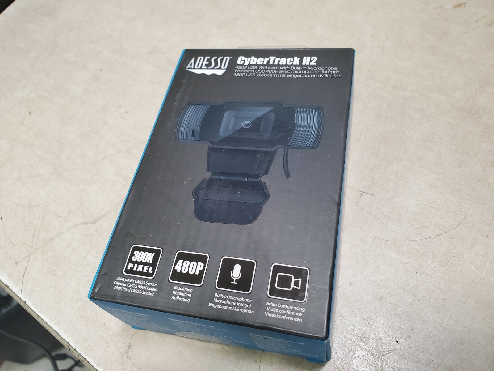 Adesso CYBERTRACK H2 480P USB Webcam with Built-in Microphone - NEW