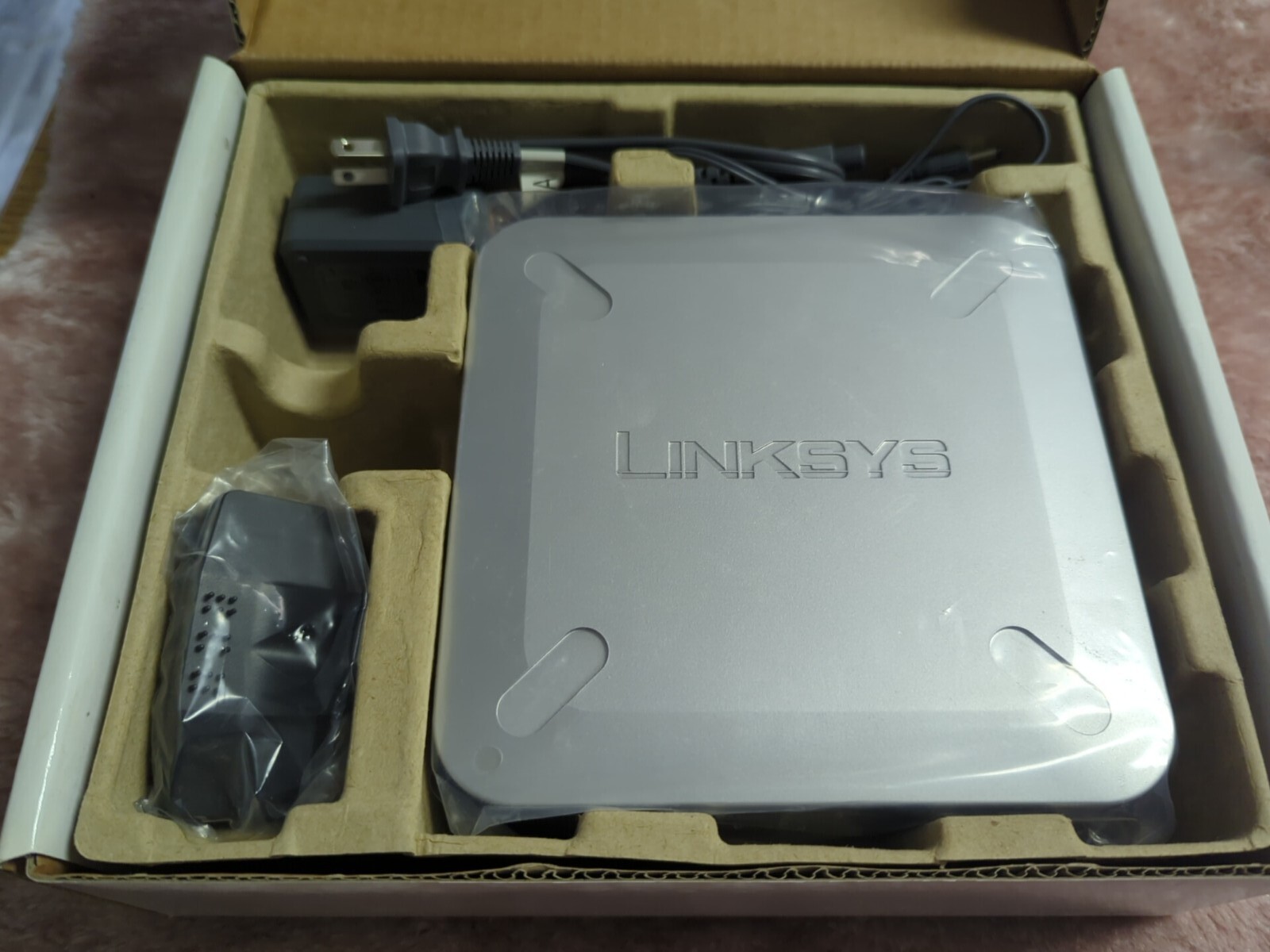 NEW, Open Box, Cisco Linksys RVL200-EU 4-Port SSL/IPsec VPN Router