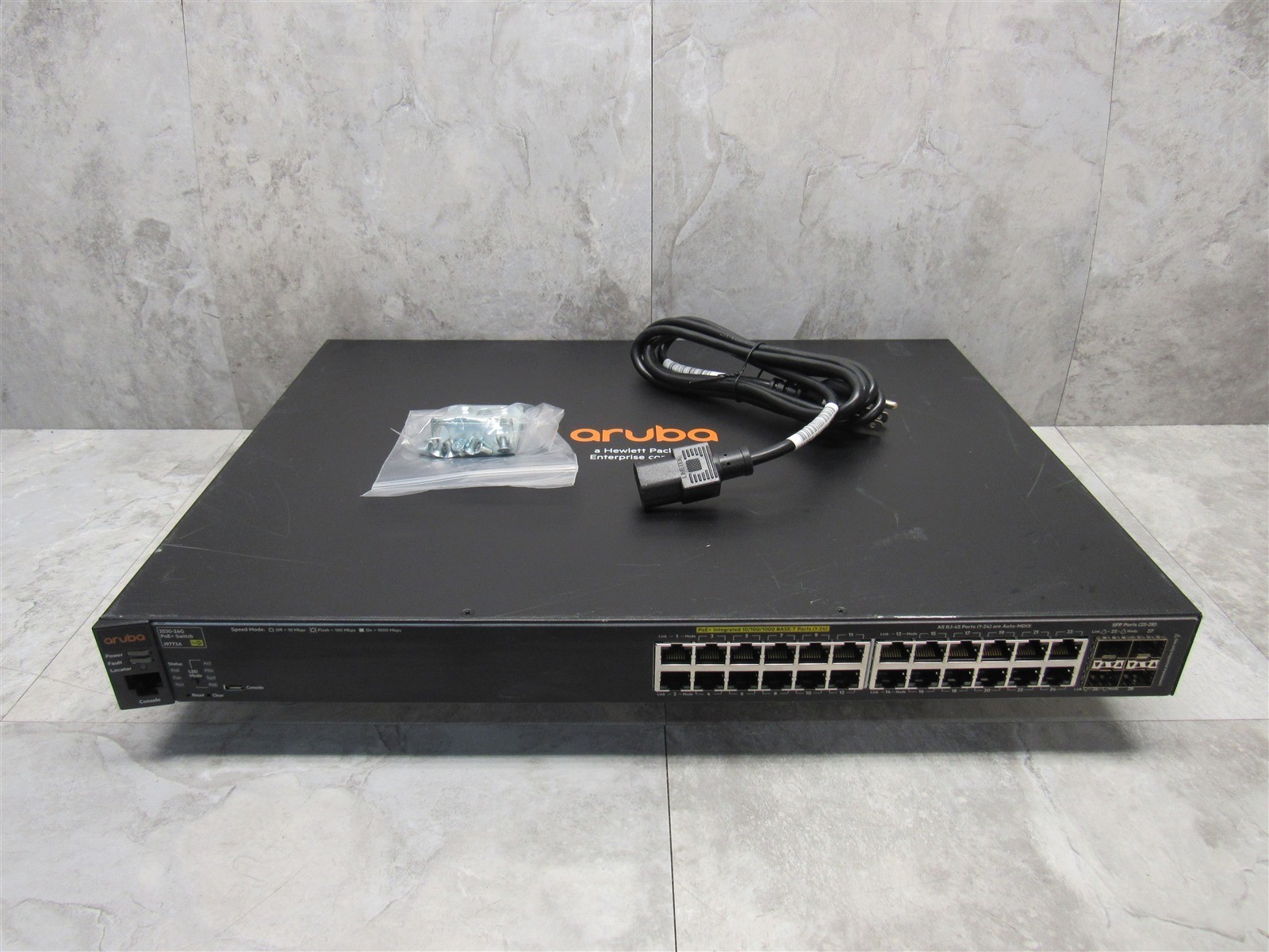 HP Aruba 2530-24G PoE+ J9773A 24-Port Gigabit Network Switch w/ Rack Ears