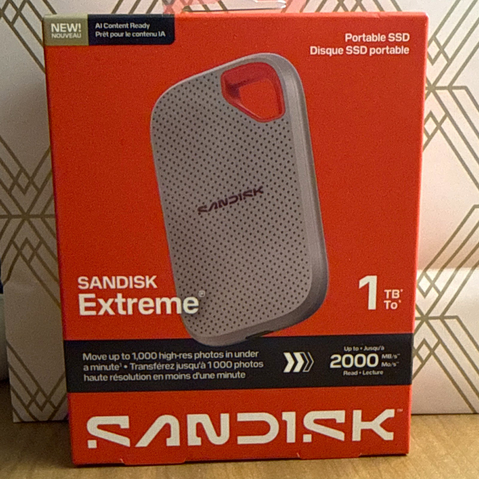 SanDisk Extreme Portable SSD 1TB Up to 2000MB/s SDSSDE7W-1T00-AW25 SEALED