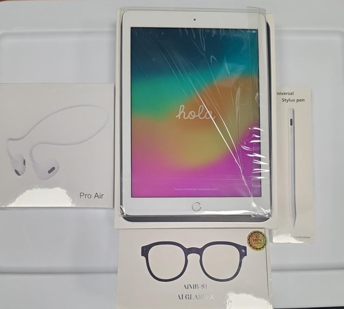 Apple iPad 7th Gen 32GB WiFi + Cellular 10.2in Silver Complete Tech Bundle