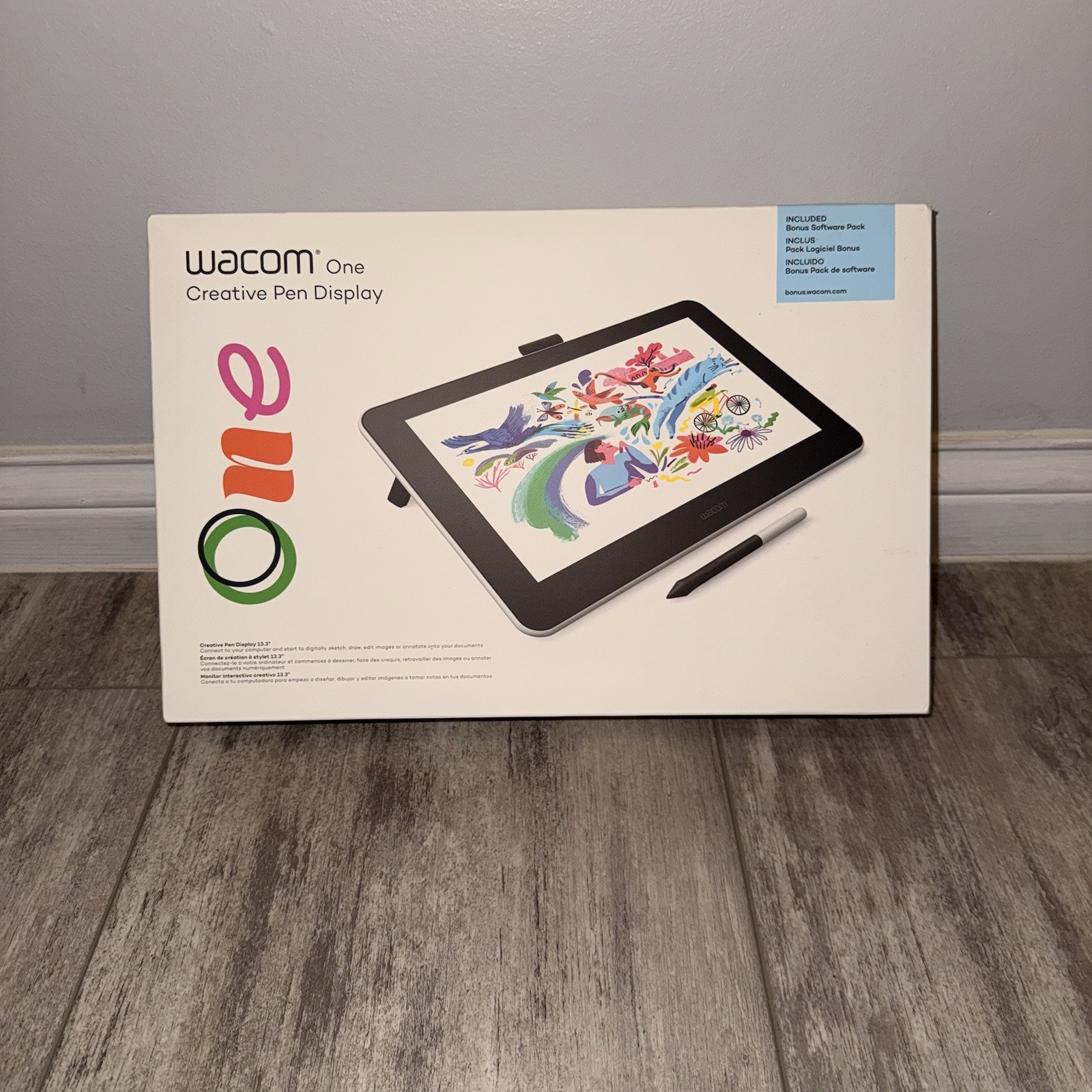 Wacom One Crative Pen Display 13.3” and Wacom Drawing Glove