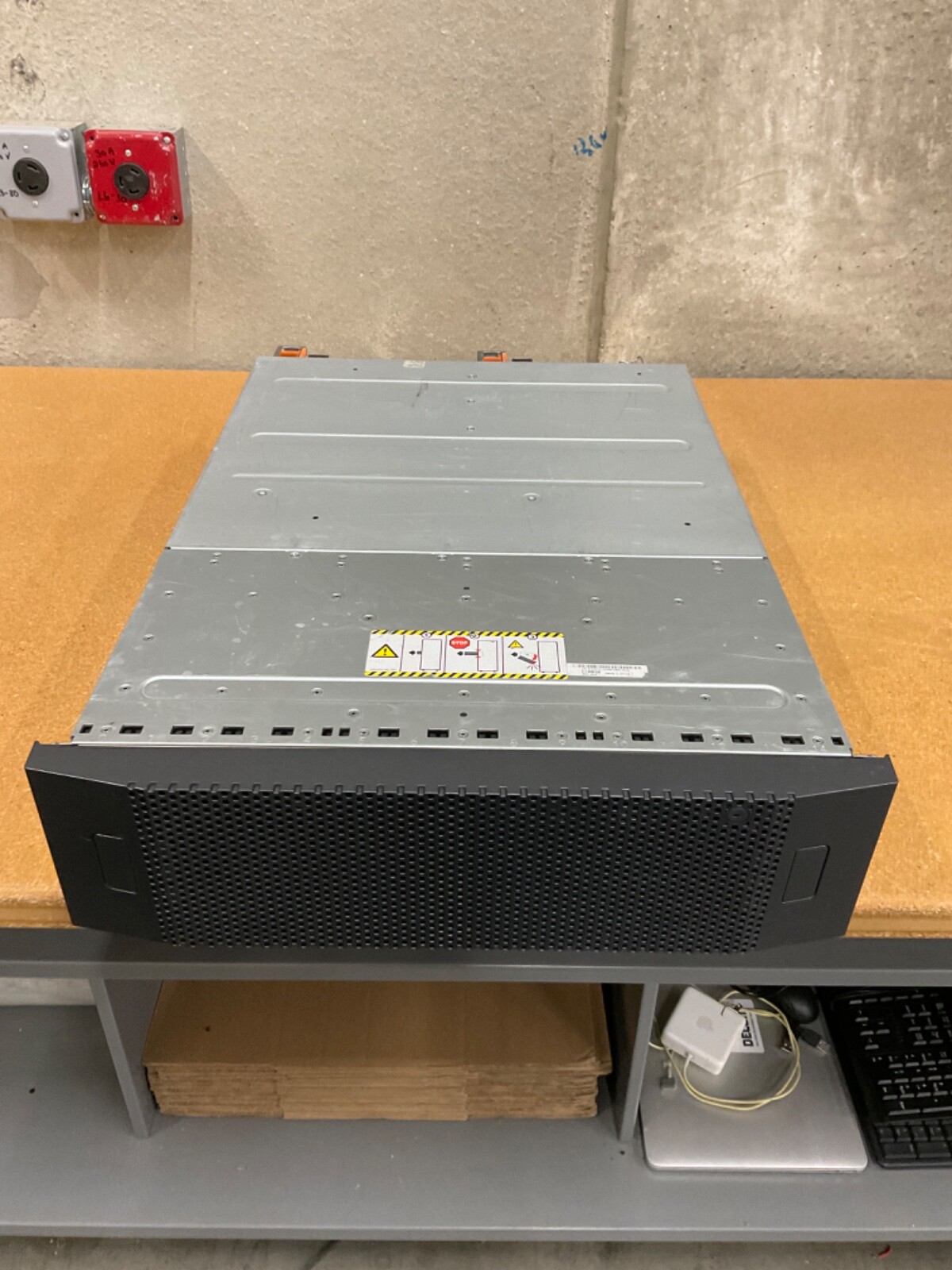 EMC STPE15 15-Bay Enclosure Storage Array x2 110-140-408B & x2 303.141.100