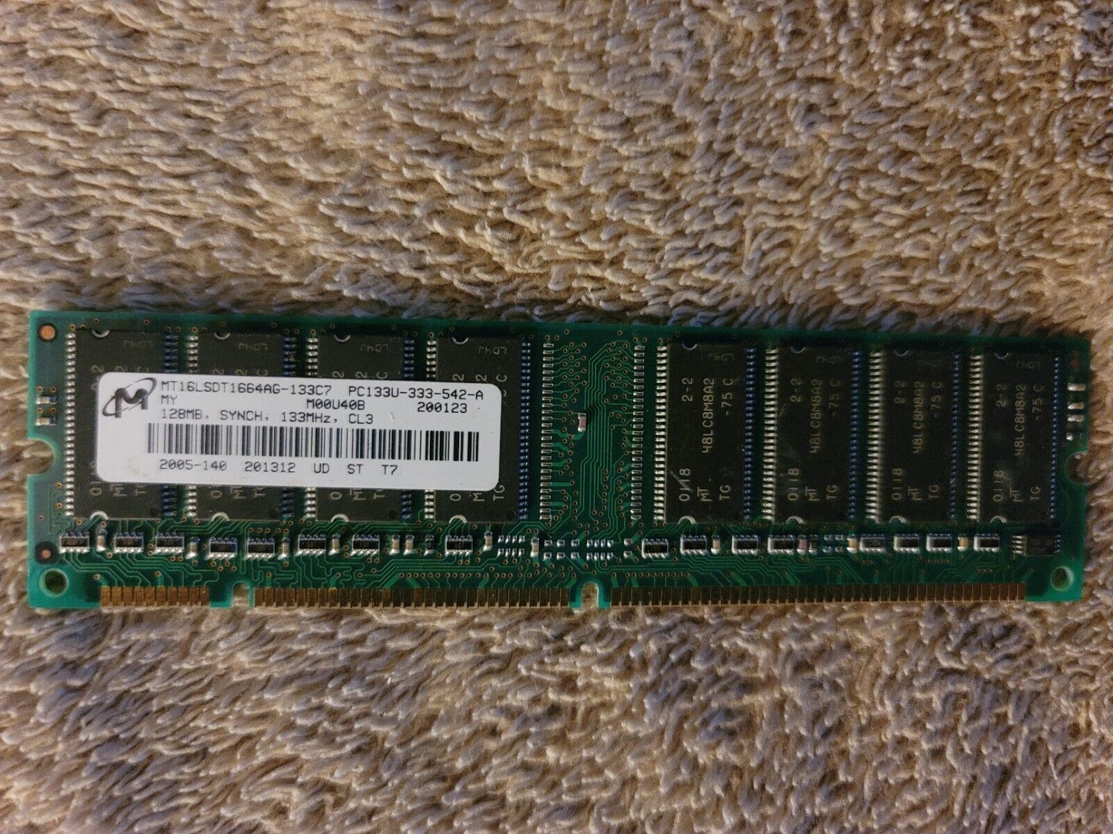 (1) Micron 128 MB DIMM SDRAM Memory (MT16LSDT1664AG133C7)
