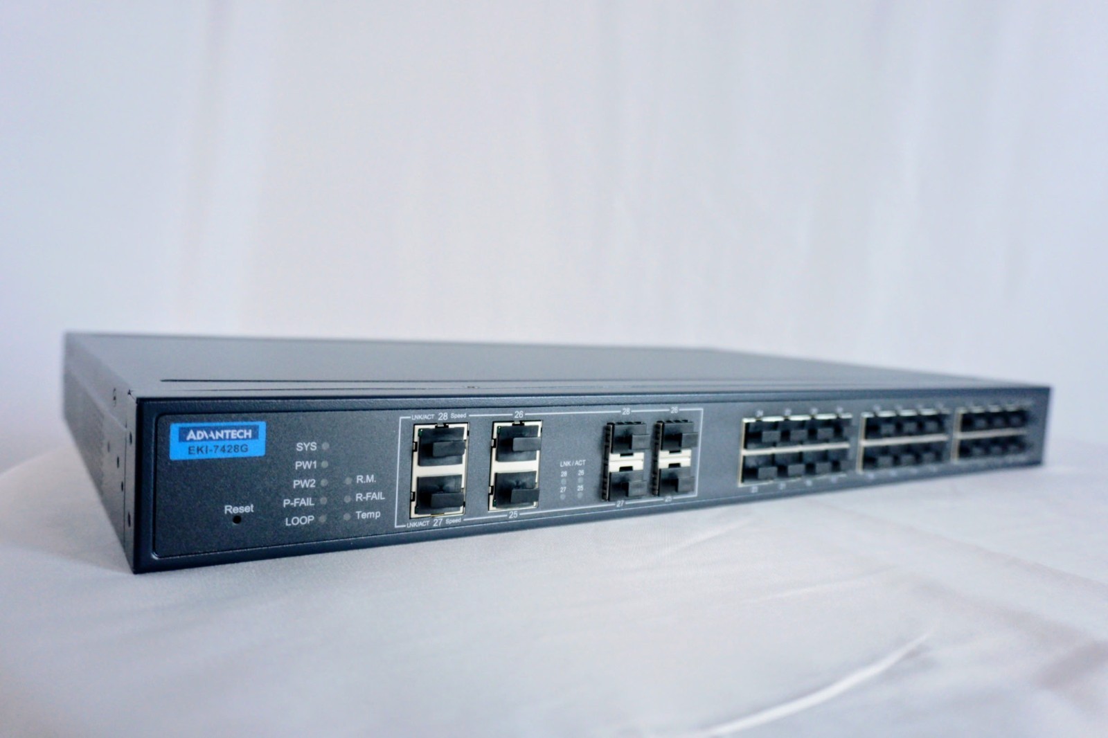 (×2) Advantech EKI-7428G-4CPI-AE MG industrial Ethernet Switch 24G PoE 4G Combo