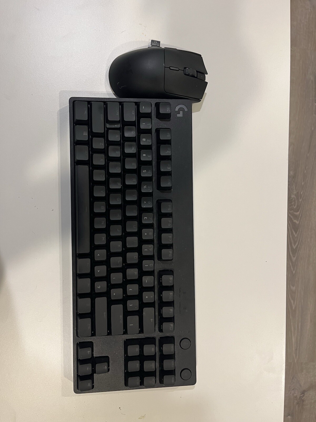 Logitech Gaming Keyboard + Razor Viper V3 Wireless Mouse 
