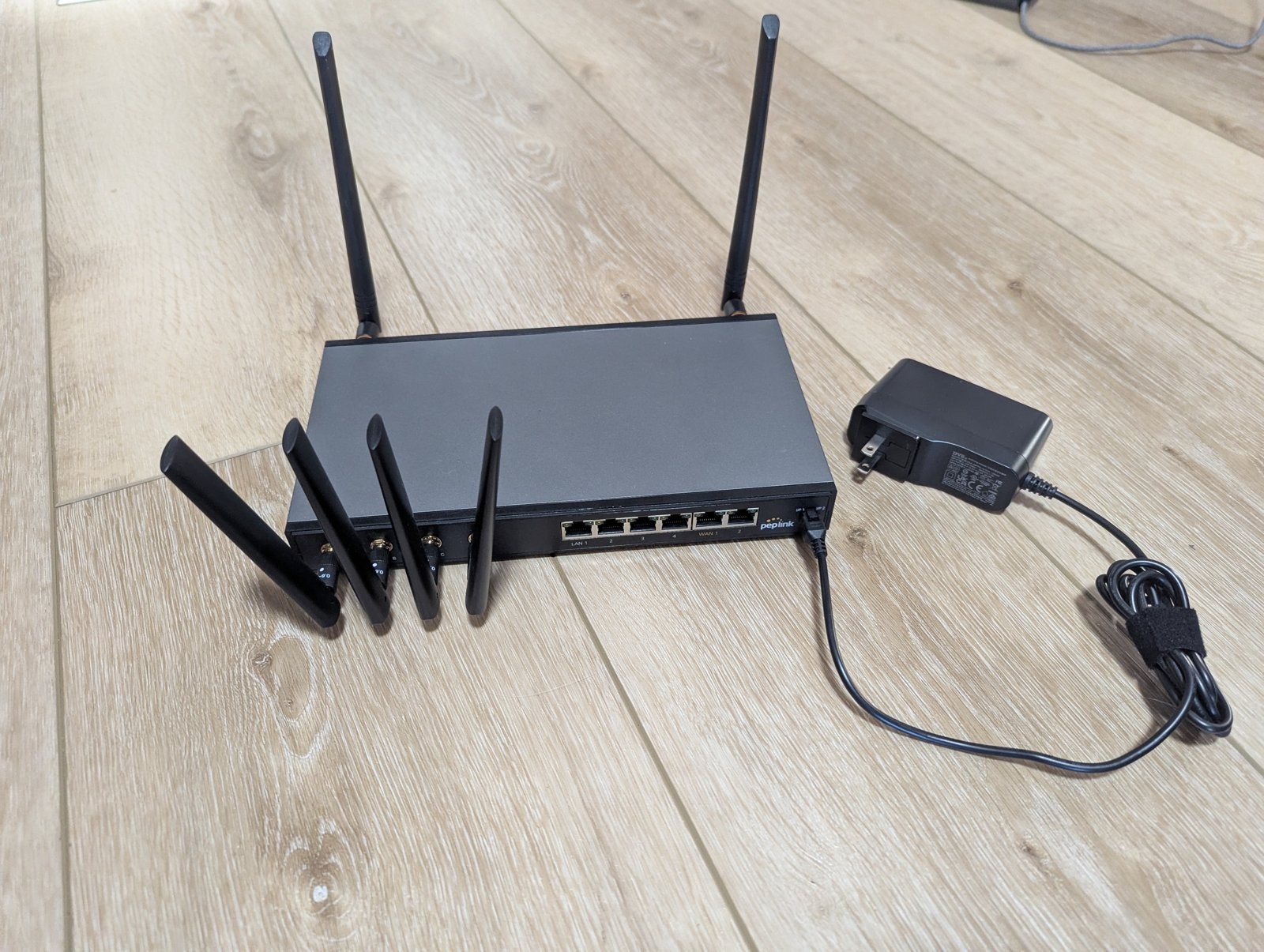Peplink B One 5G Router B-ONE-5GN-T-PRM WiFi 6 Dual WAN Antennas Verizon SIM