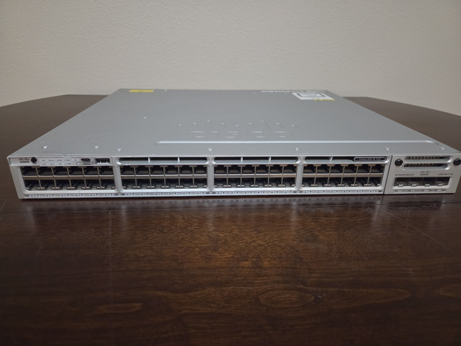 Cisco Catalyst WS-C3850-48F-S 48-Port Rack-Mountable Switch