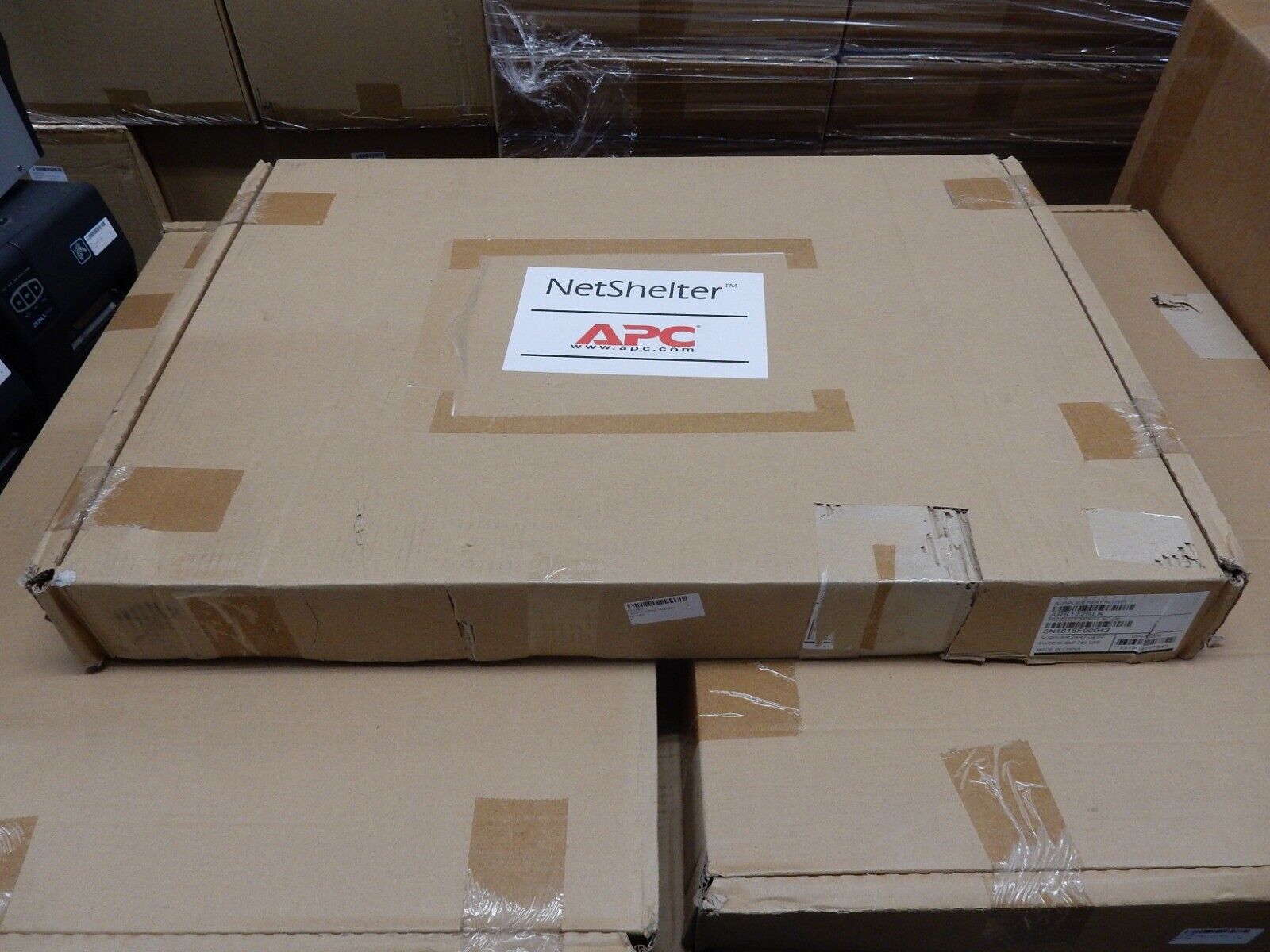 New APC AR8122BLK Fixed Shelf 250lbs/114kg Black