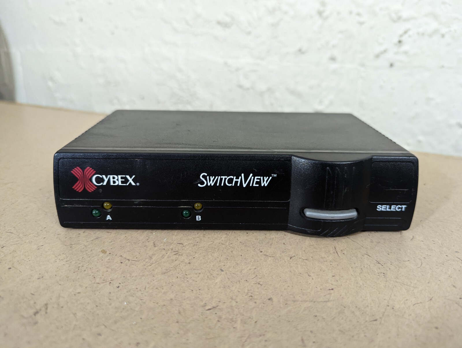 CYBEX Switchview 2-Port KVM Switch MPN: 520-154 B