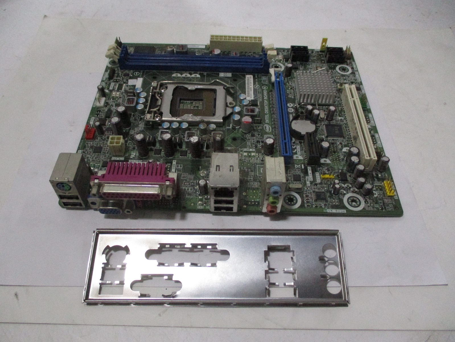 INTEL DESKTOP BOARD DH61WW / G23116-202 LGA1155 DDR3 METHERBOARD WITH I/O SHIELD