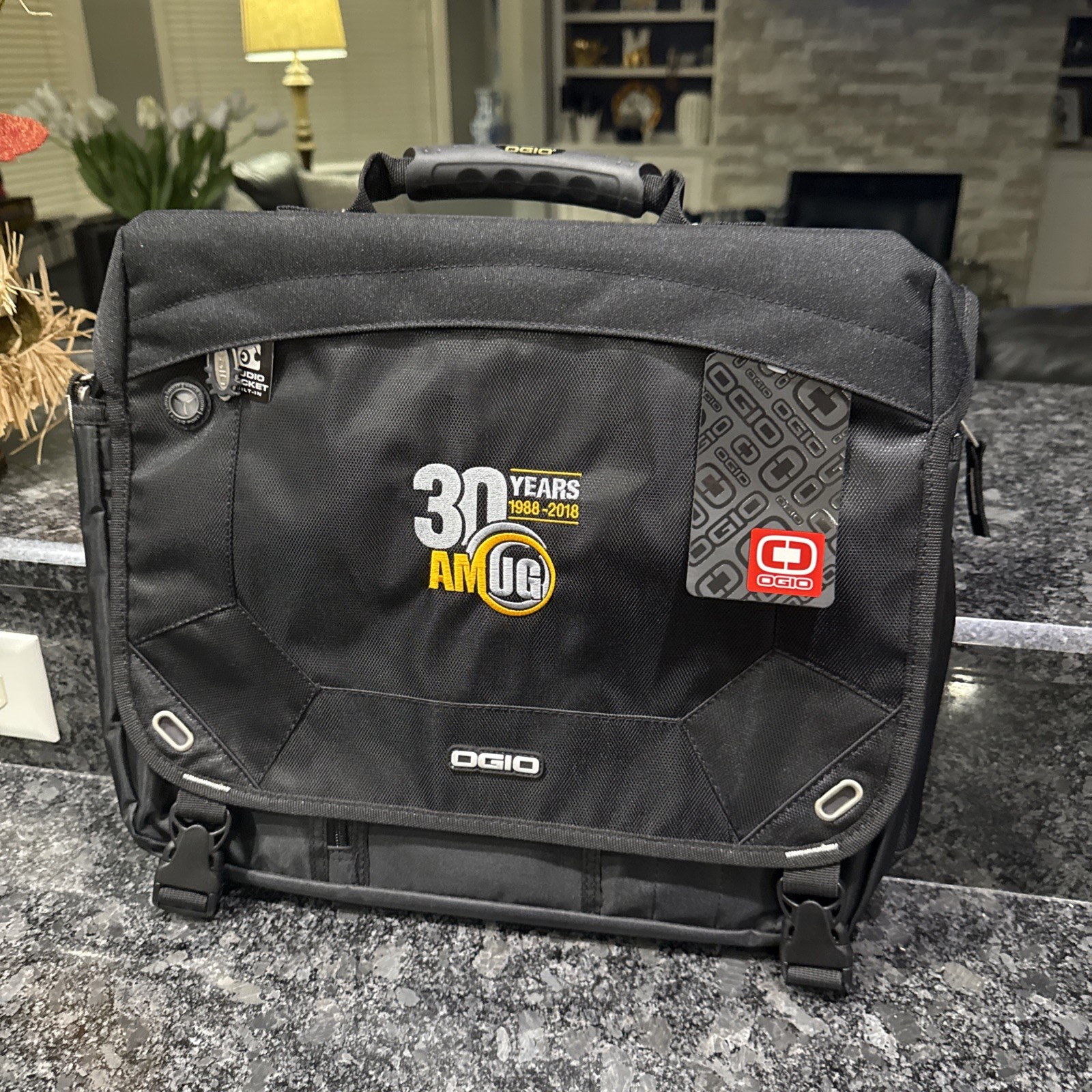 NEW  OGIO Padded Messenger Bag Satchel Briefcase Laptop Computer Compare to $135