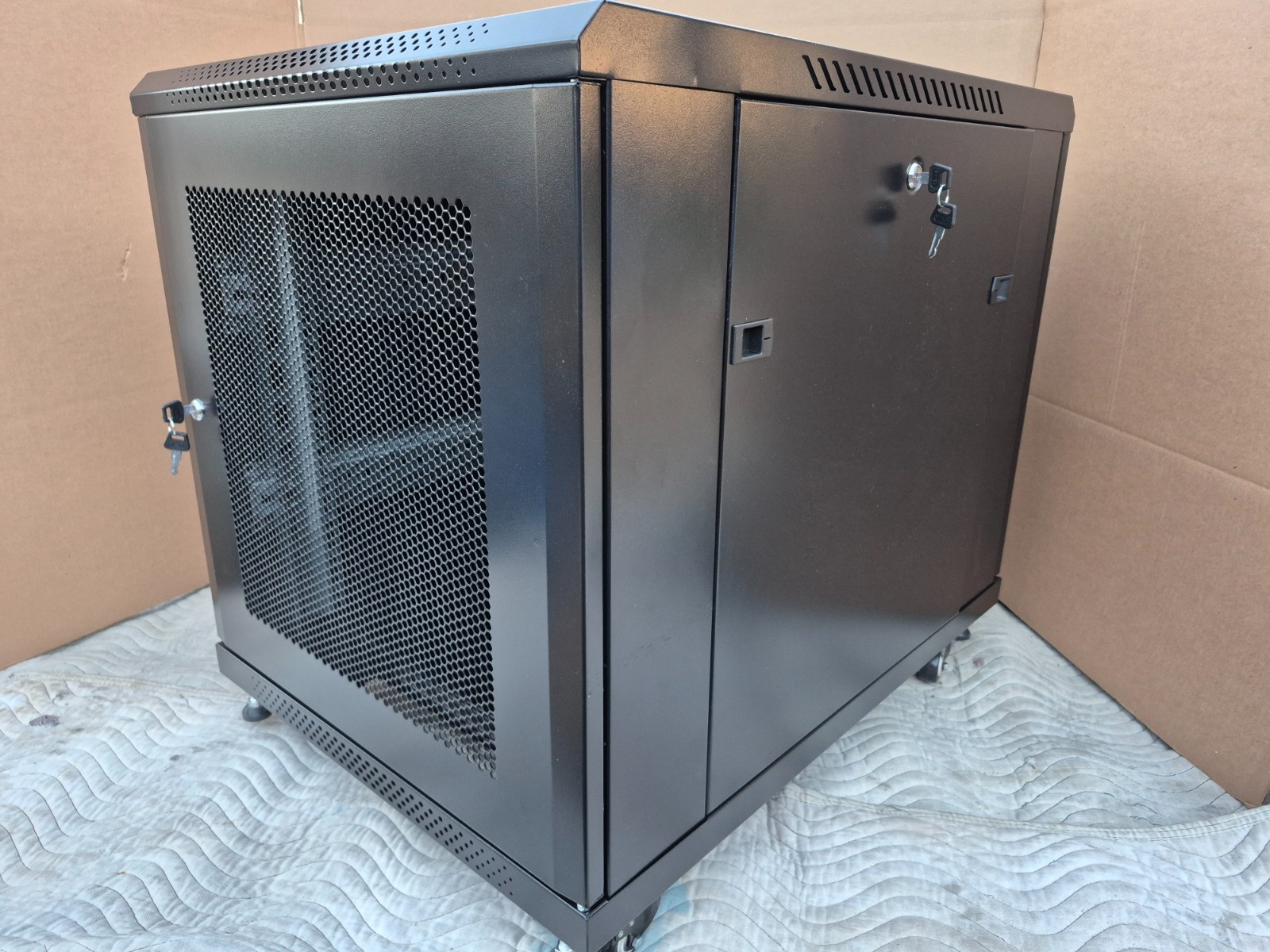 12U 19" Server Cabinet W/Fan - Vented Door 30" Deep W/ Casters