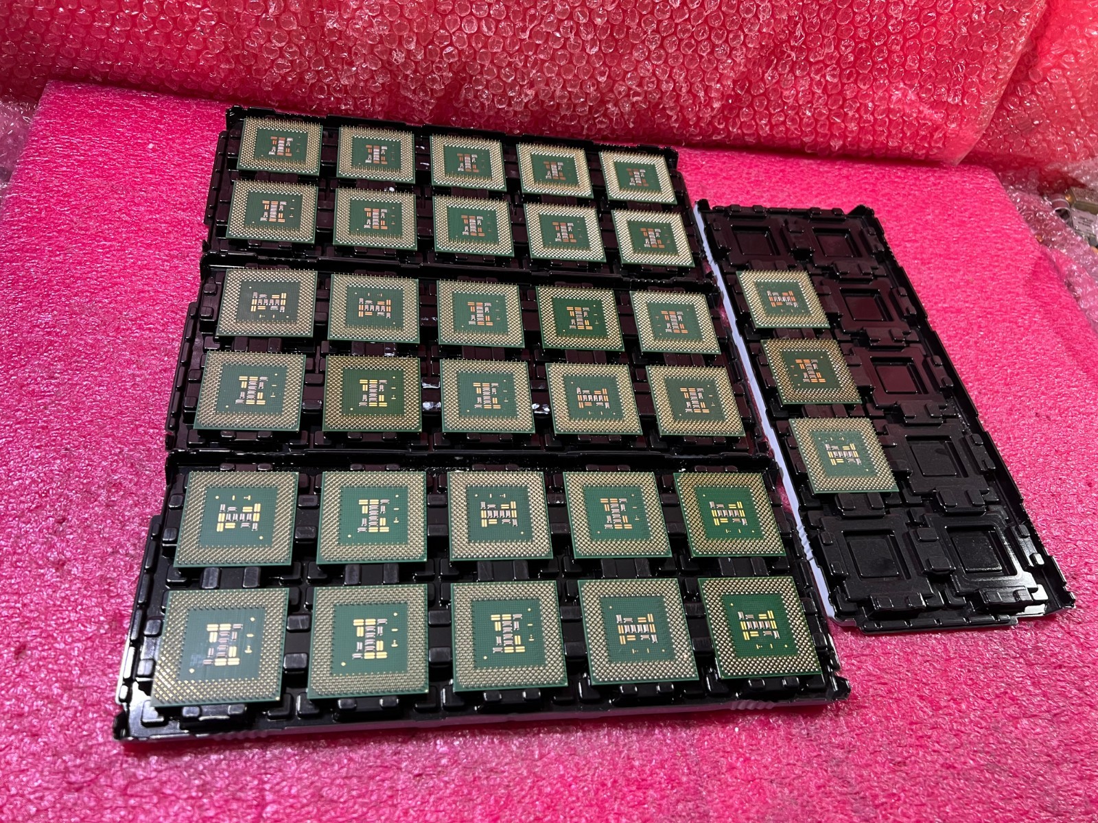 LOT 33 Intel Processor Celeron SL54Q 850MHz 100MHz 128KB Cache Socket